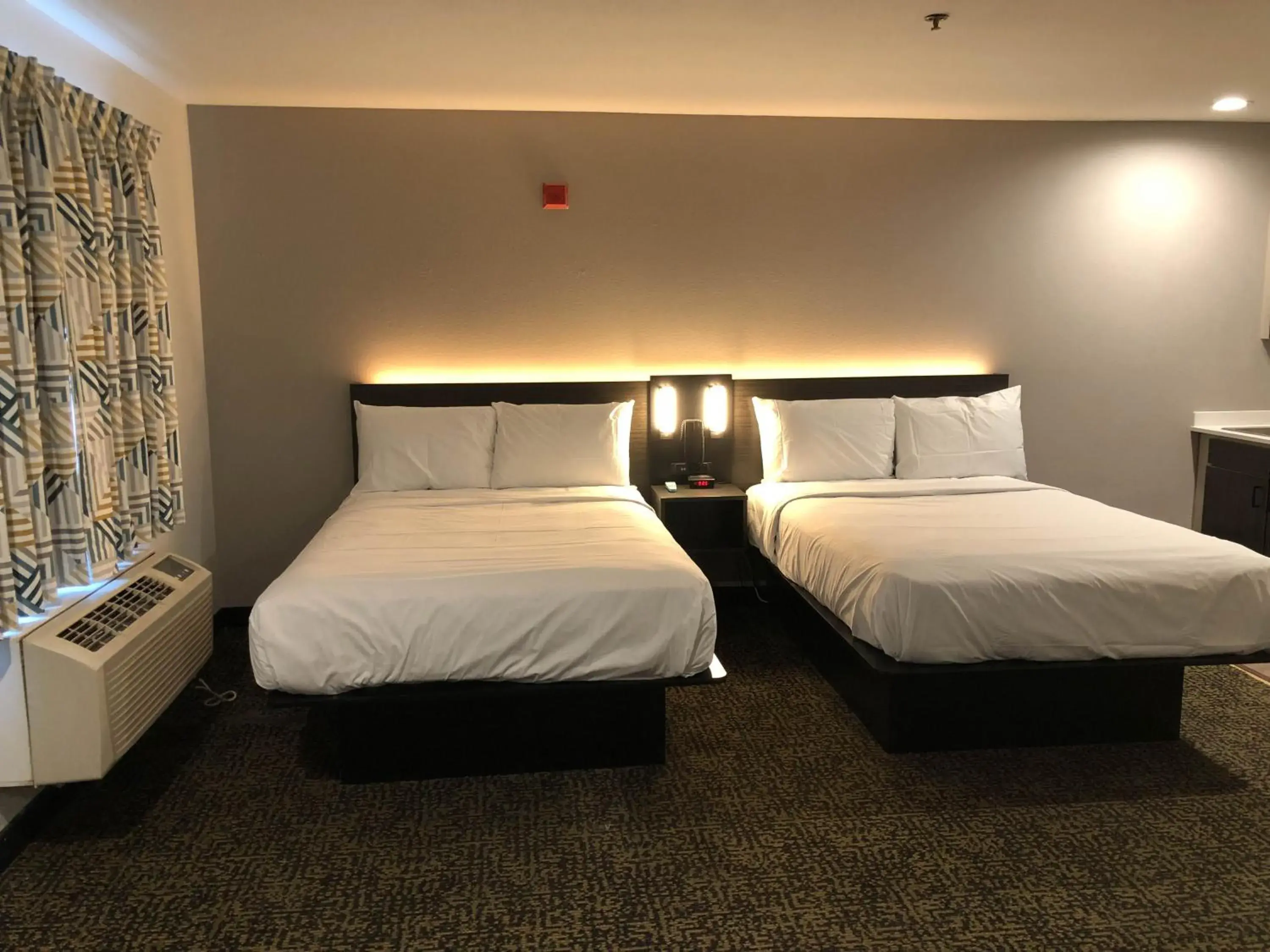 Quadruple Room - Non-Smoking in Studio 6 Killeen TX Quadruple Room - Non-Smoking in Studio 6 Killeen TX