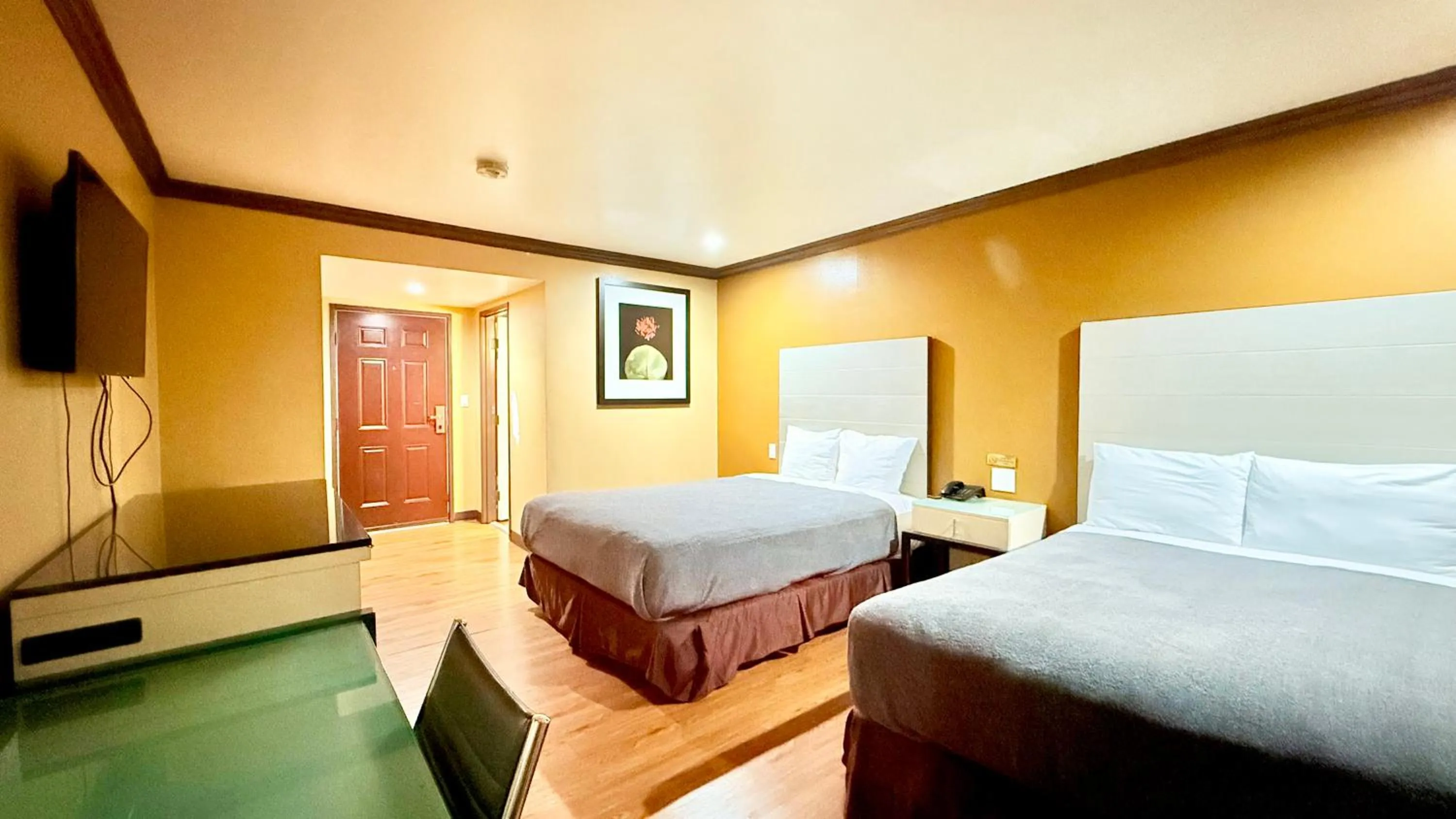 Bedroom, Bed in Redondo Beach Inn-LAX