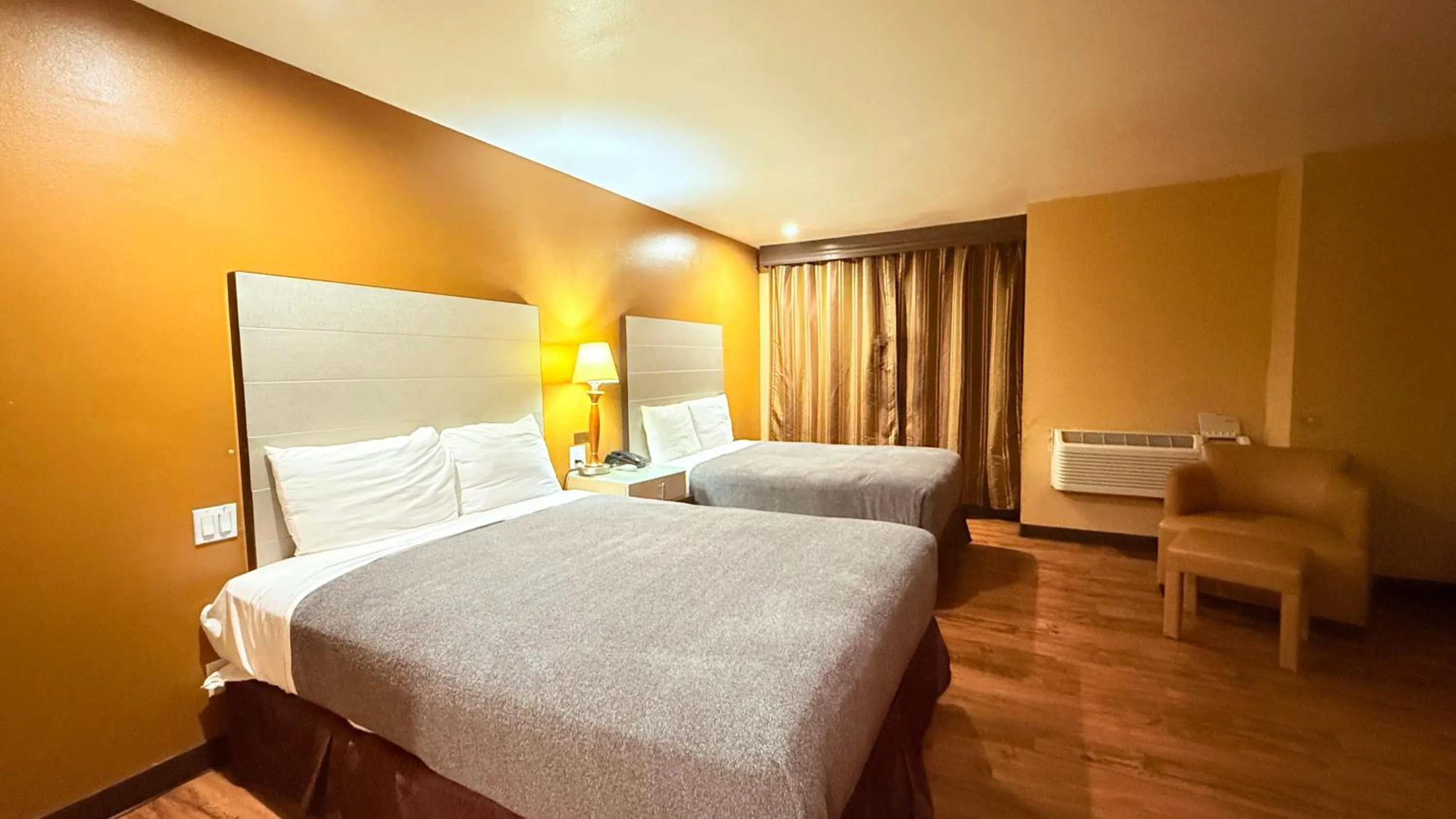 Bedroom, Bed in Redondo Beach Inn-LAX