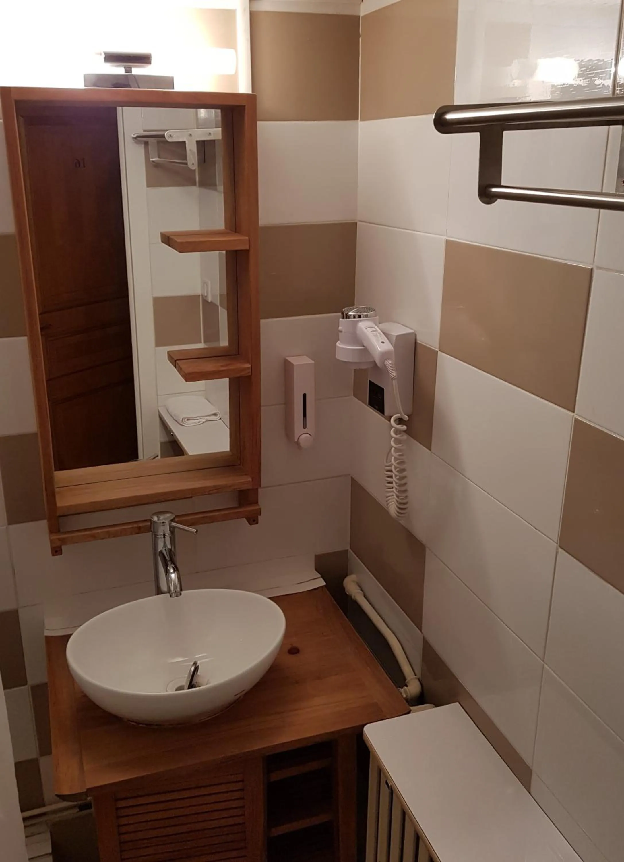 Bathroom in Savoy Hotel & Restaurant