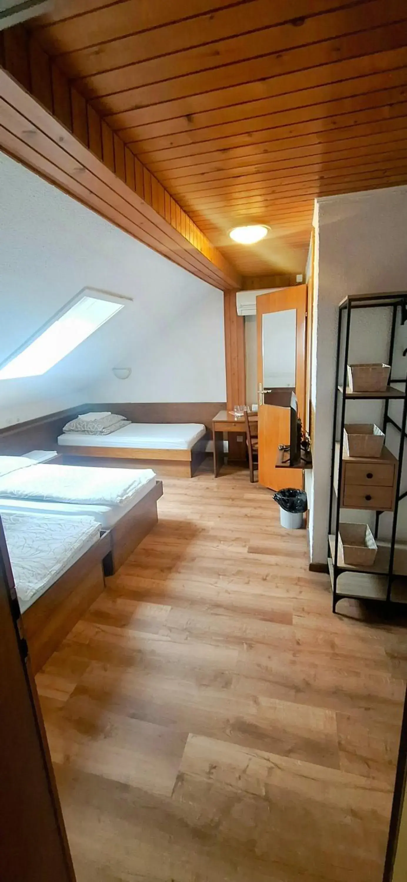 Triple Room with Bathroom in Pri Ancki Sobe Rooms Accomodation Ljubljana suburbs Triple Room with Bathroom in Pri Ancki Sobe Rooms Accomodation Ljubljana suburbs