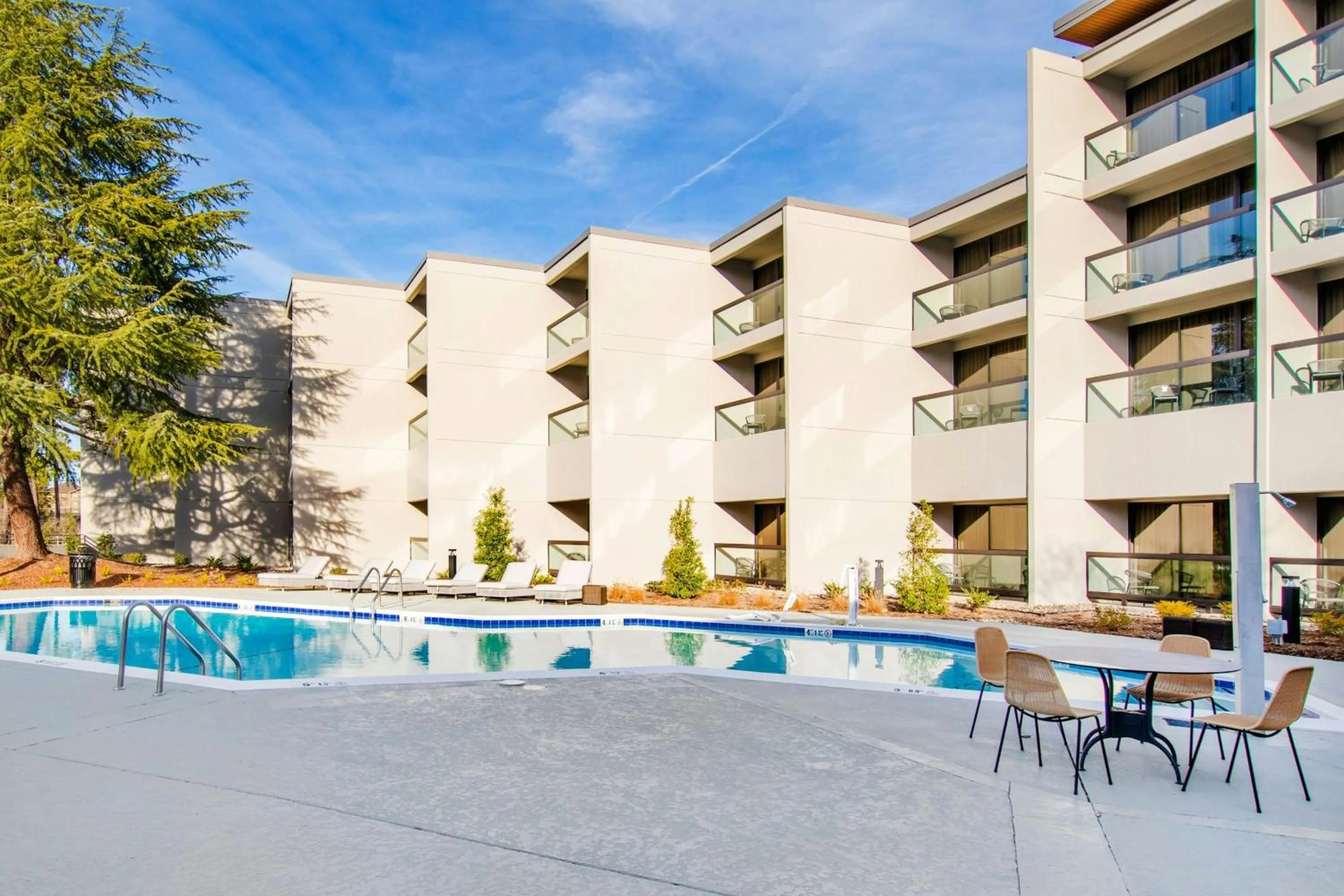 Swimming pool in Sheraton Chapel Hill