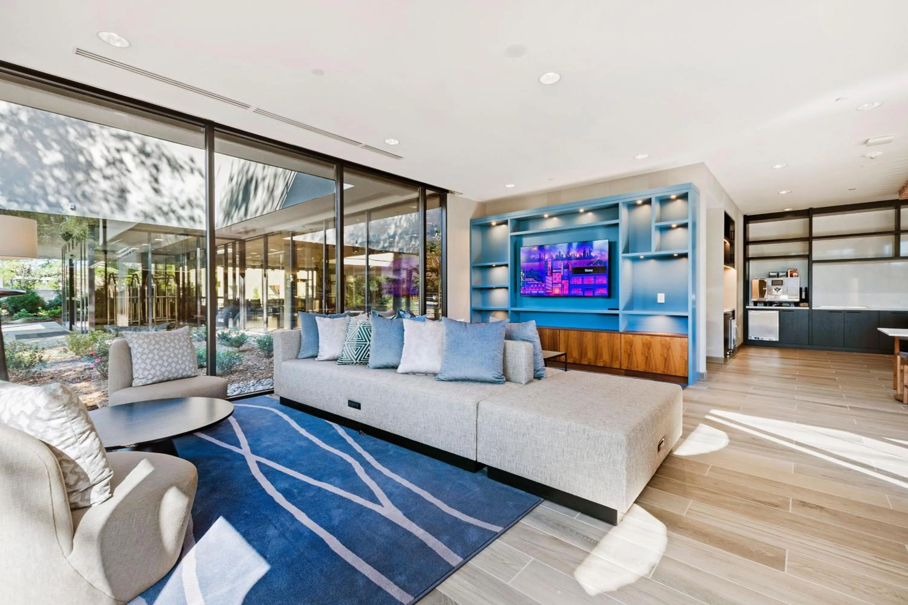 Lounge or bar in Sheraton Chapel Hill