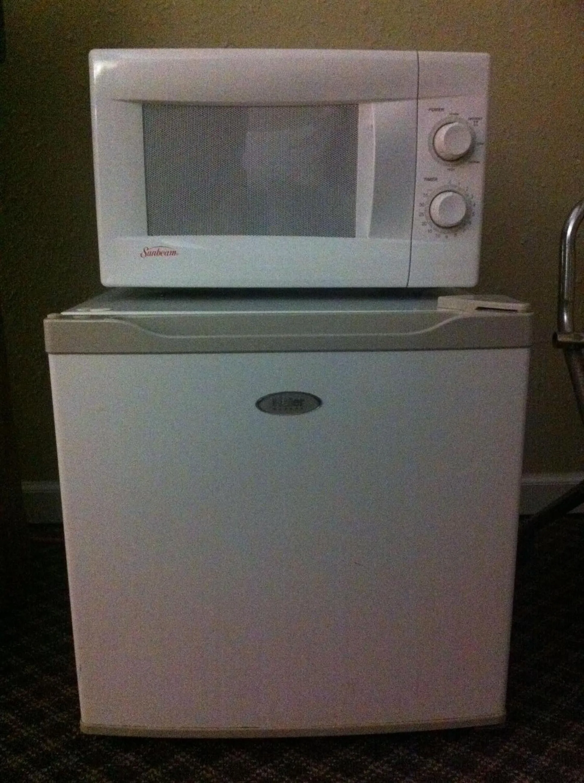 Kitchen or kitchenette in Rustic Motel Rolla