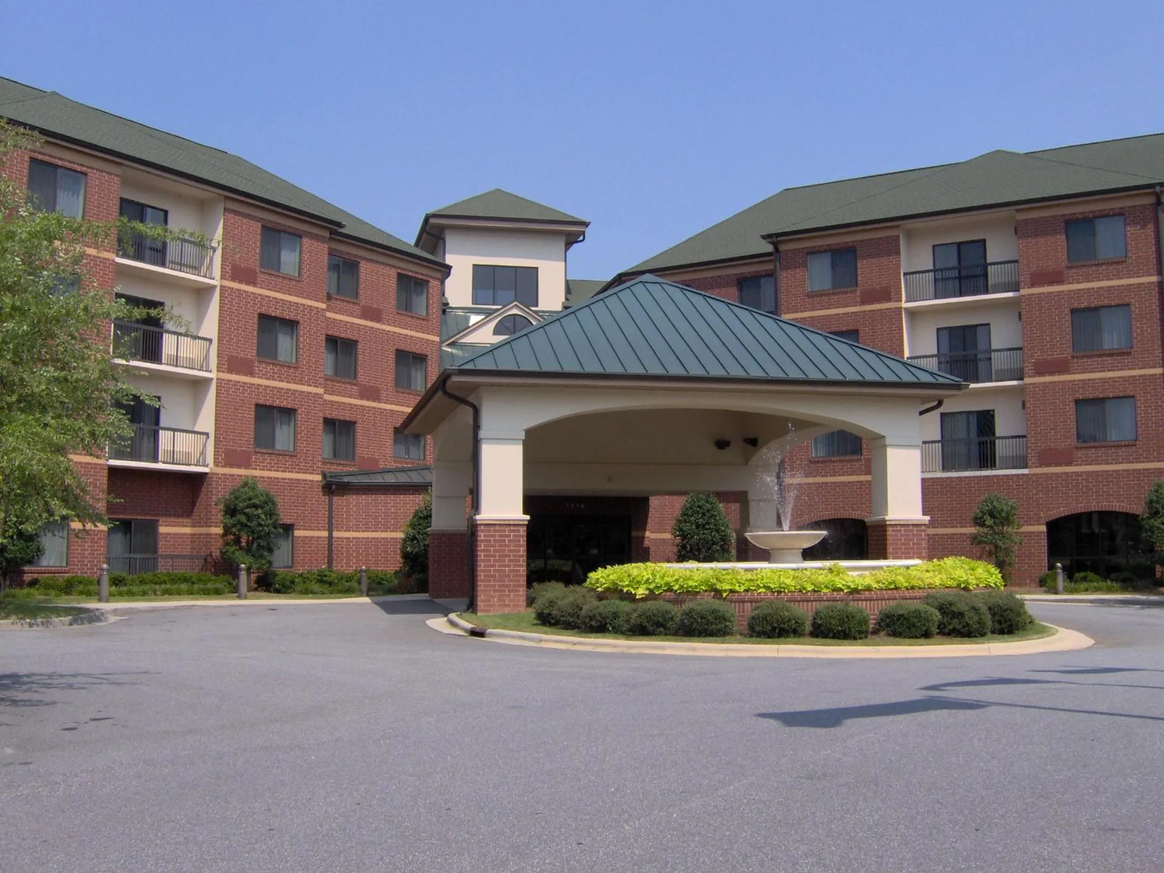 Property building in Courtyard by Marriott Hickory