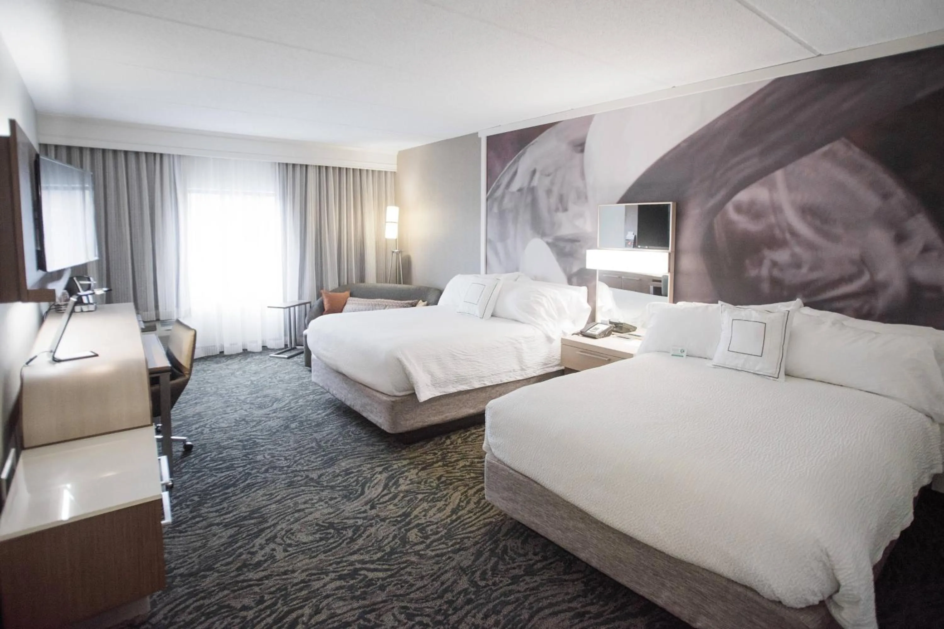 Photo of the whole room, Bed in Courtyard by Marriott Hickory