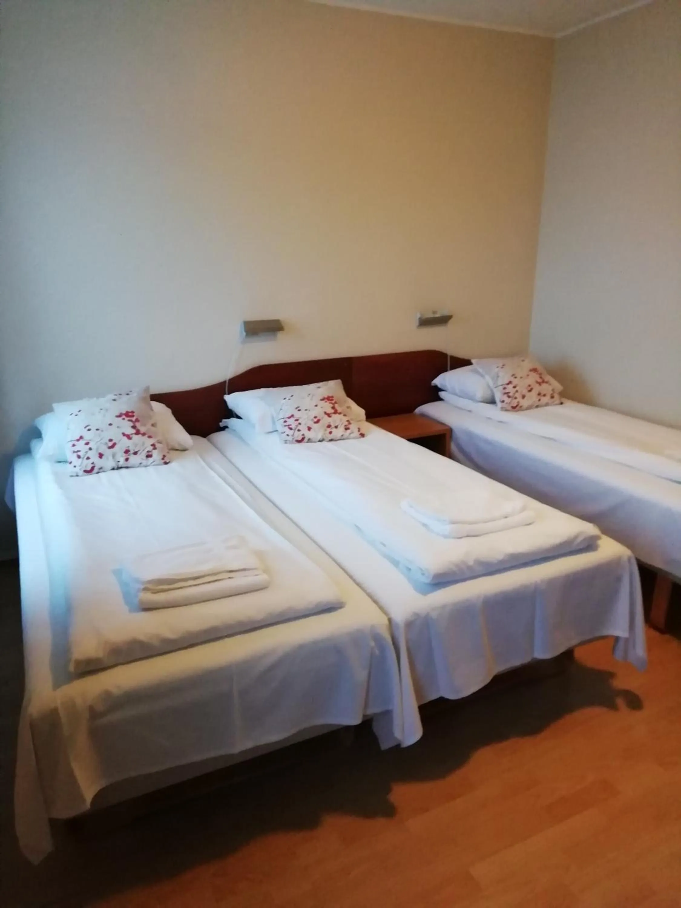 Bed in Kirkenes Hotell