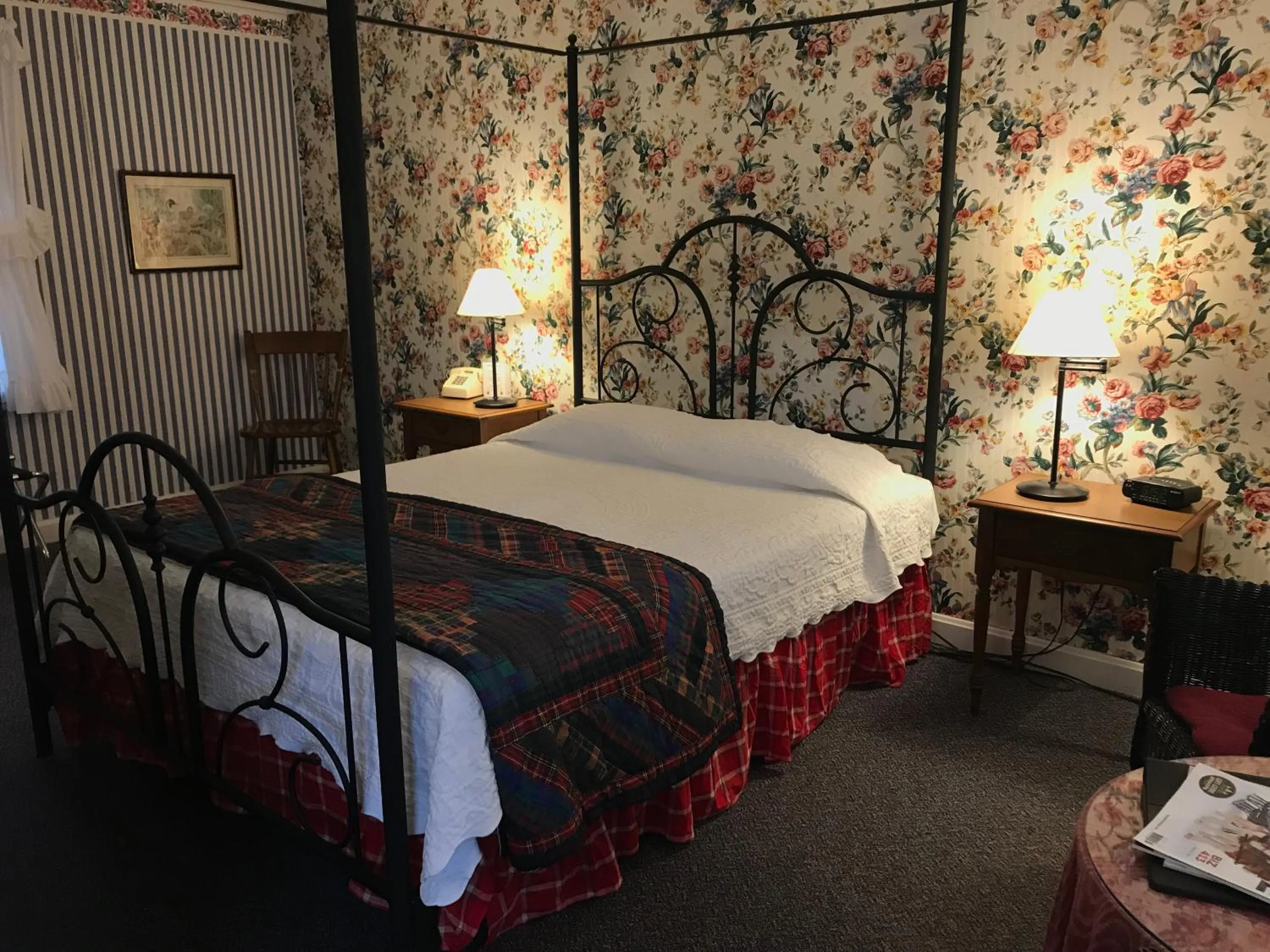 Bed in The 1896 House Country Inn - Brookside & Pondside