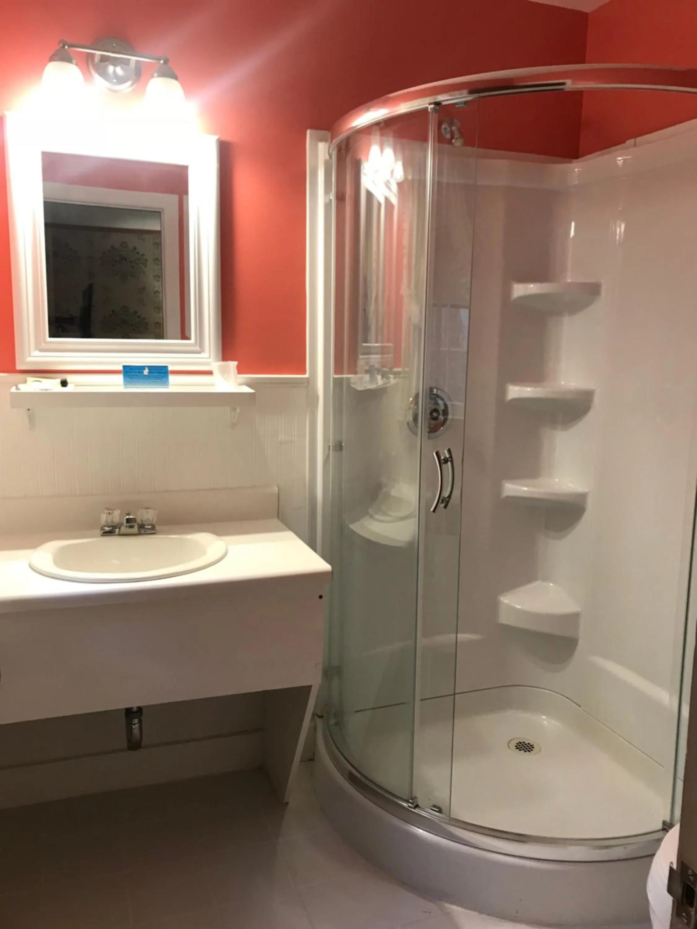 Shower in The 1896 House Country Inn - Brookside & Pondside