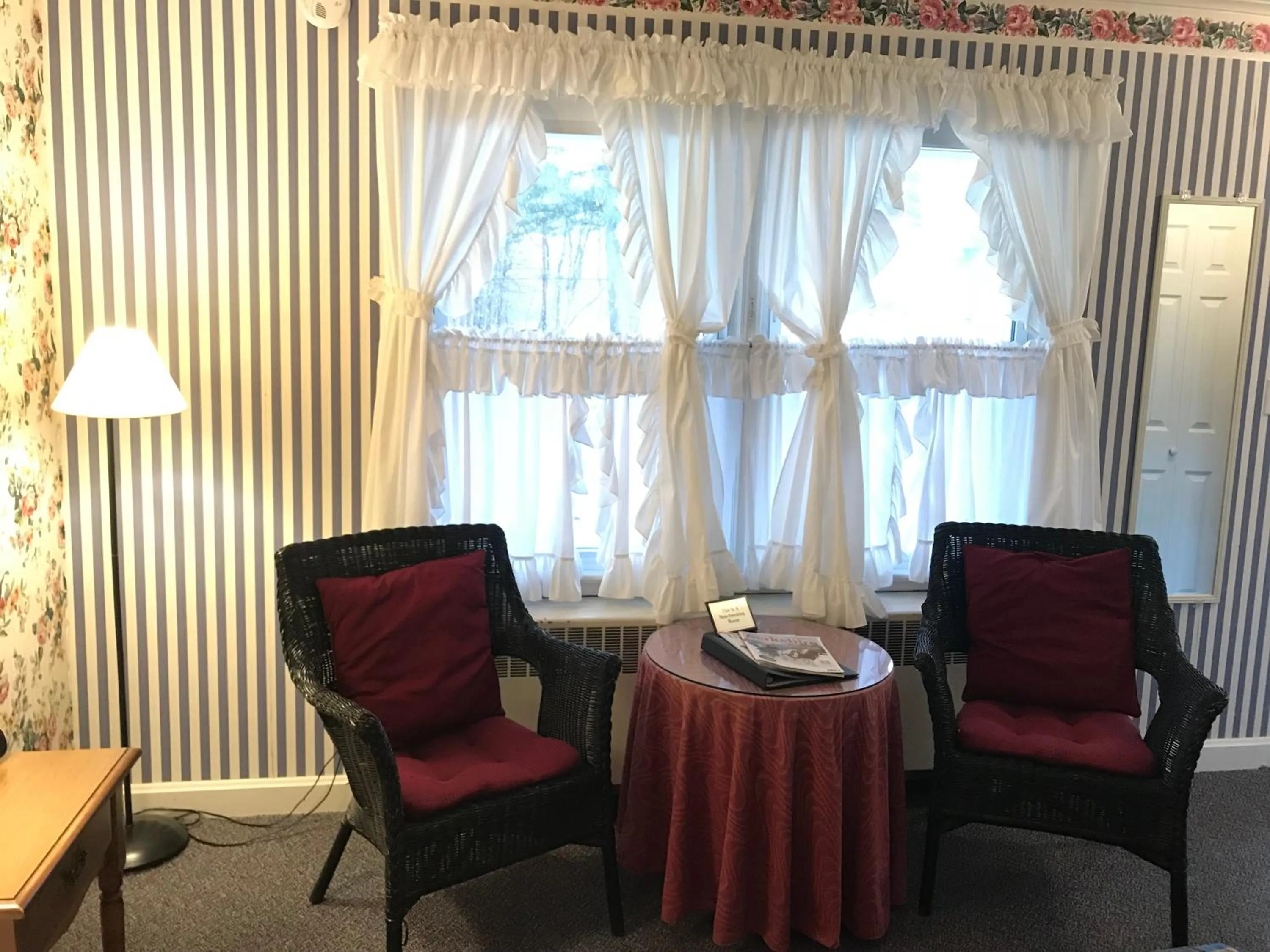 Seating area in The 1896 House Country Inn - Brookside & Pondside