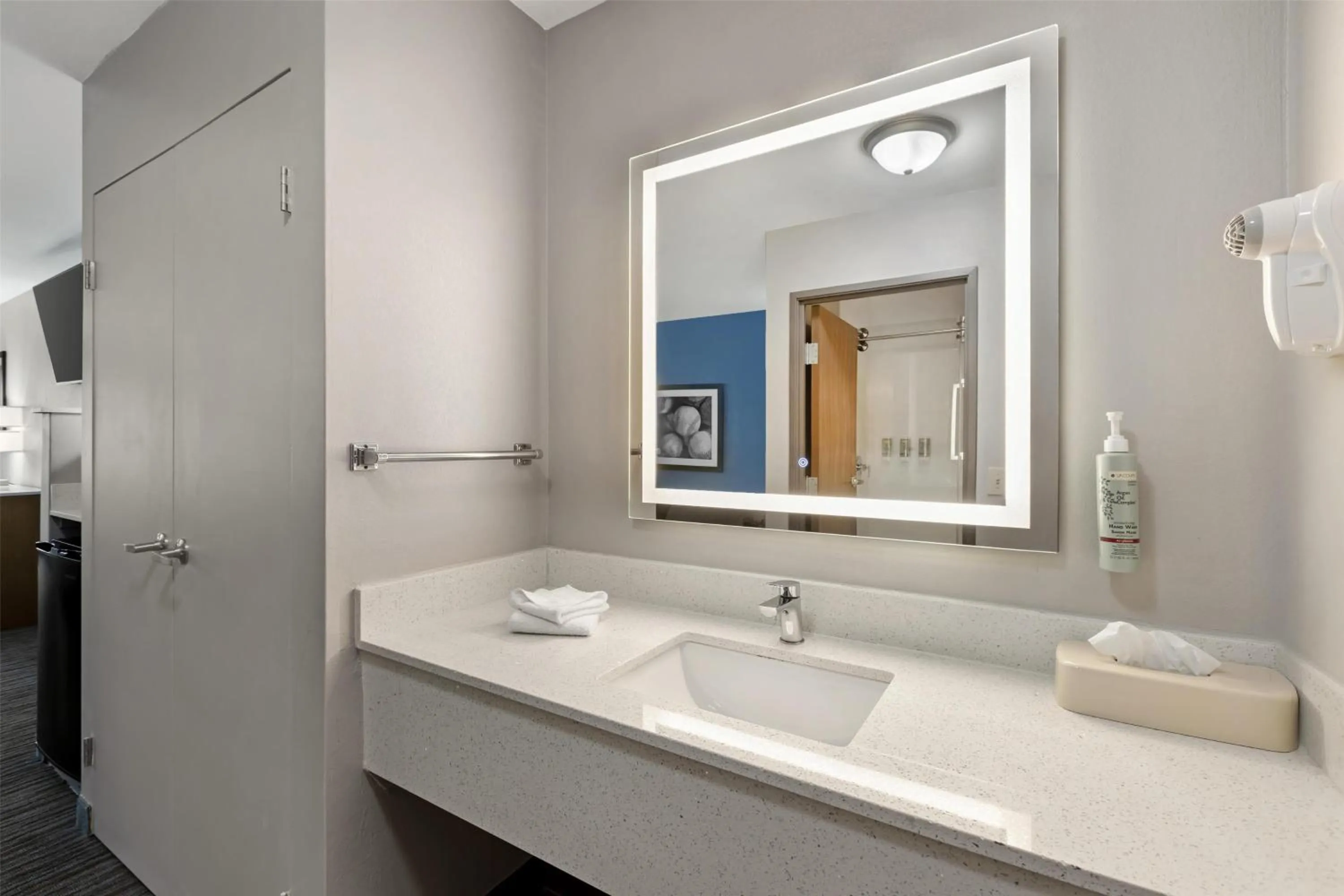 Bathroom in Best Western Cooperstown