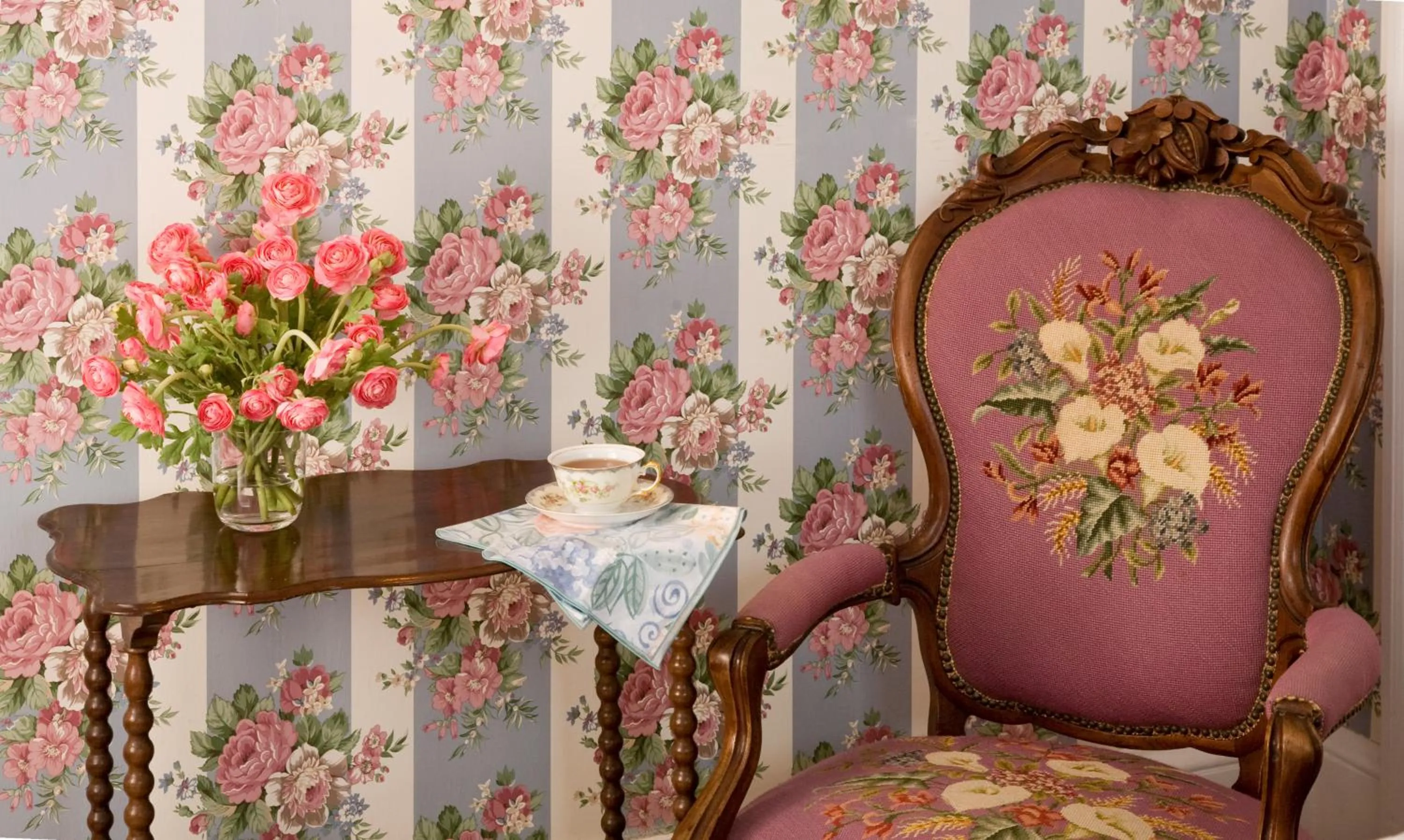 Decorative detail in The Queen Victoria