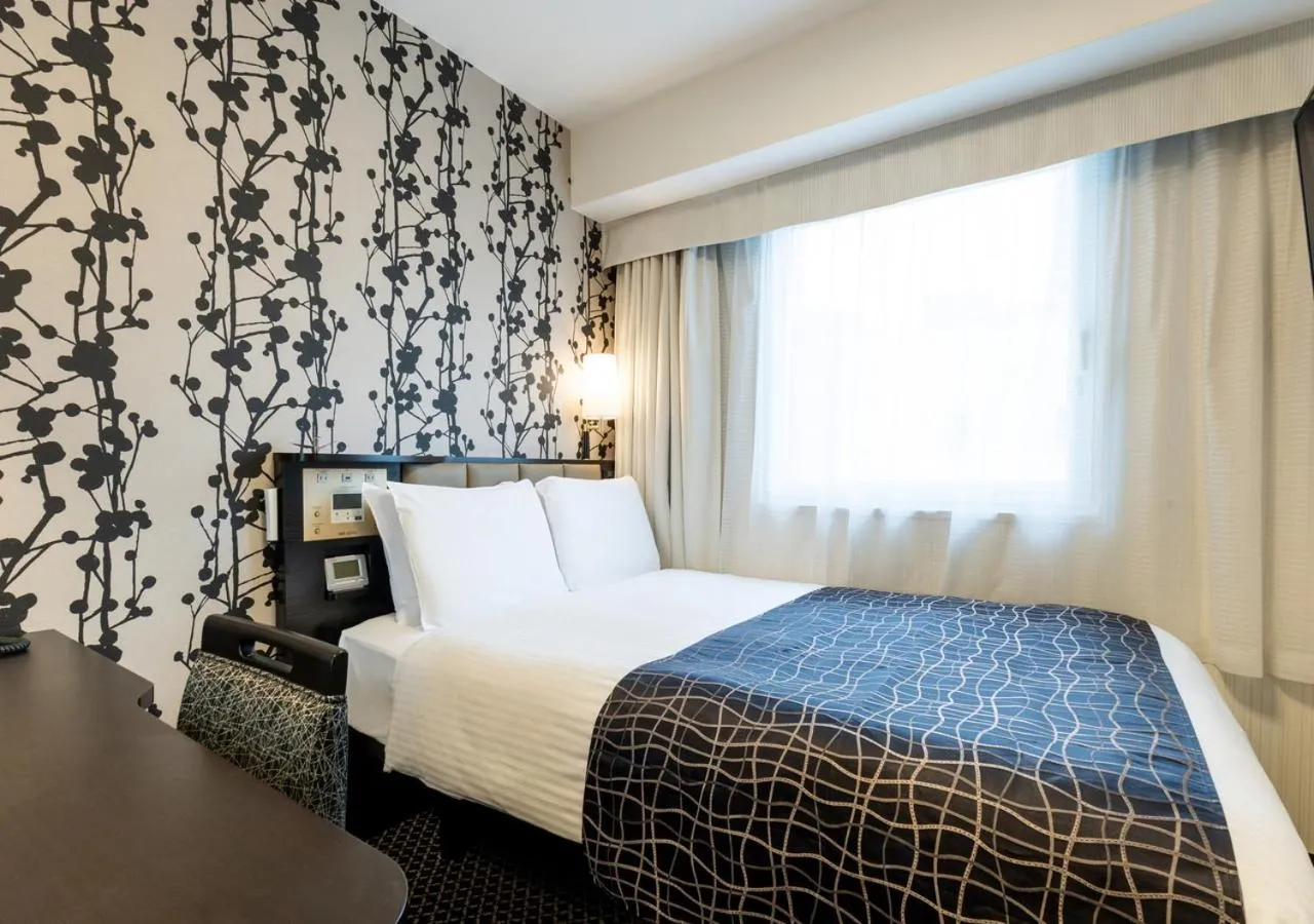 Photo of the whole room, Bed in APA Hotel Yodoyabashi Kitahama Ekimae