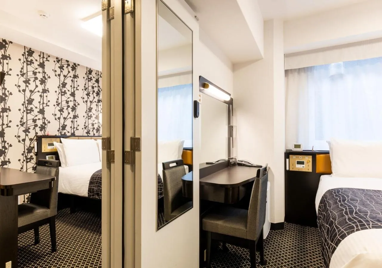 Photo of the whole room, Bed in APA Hotel Yodoyabashi Kitahama Ekimae