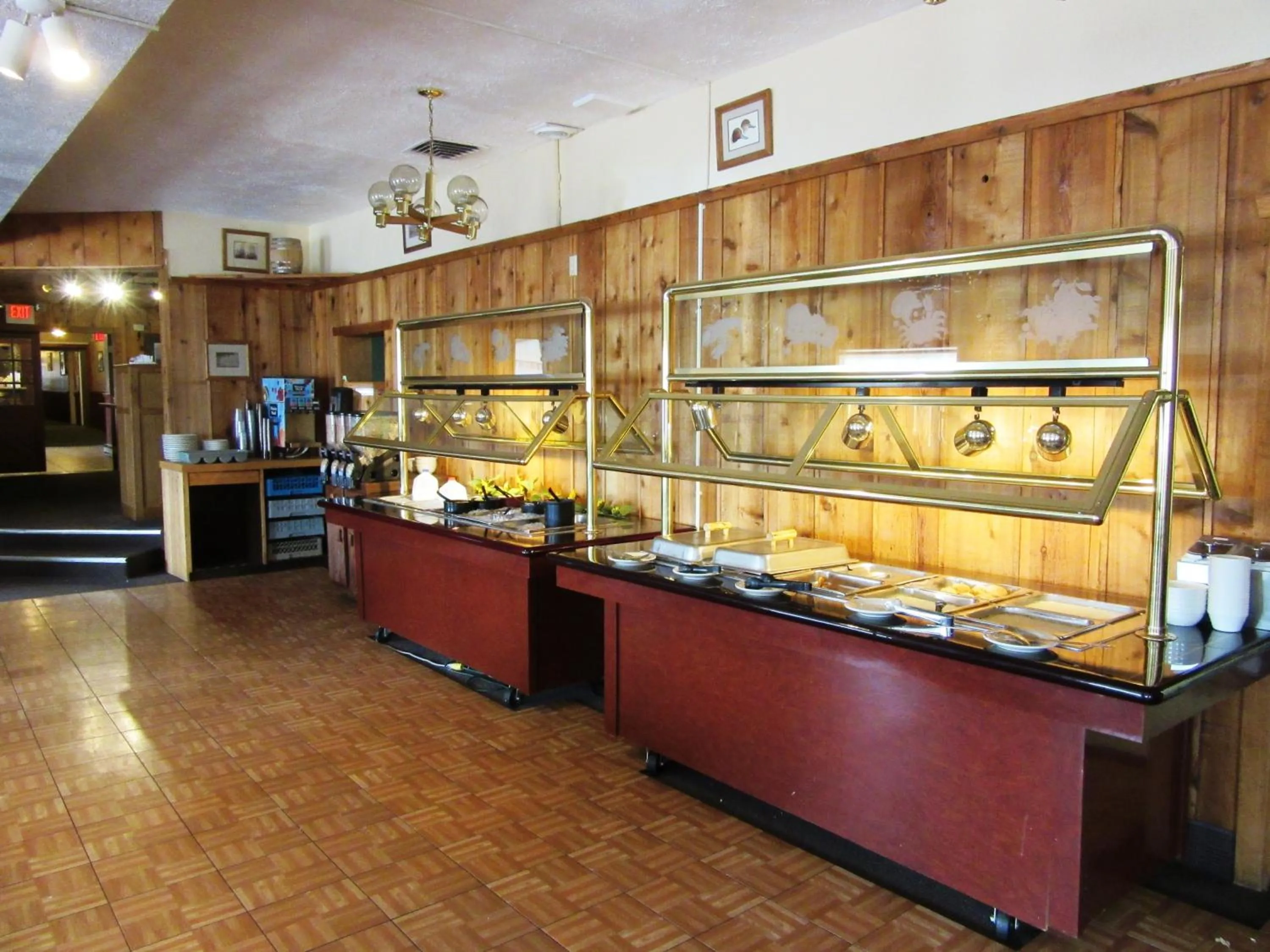 Restaurant/places to eat in White Buffalo Hotel