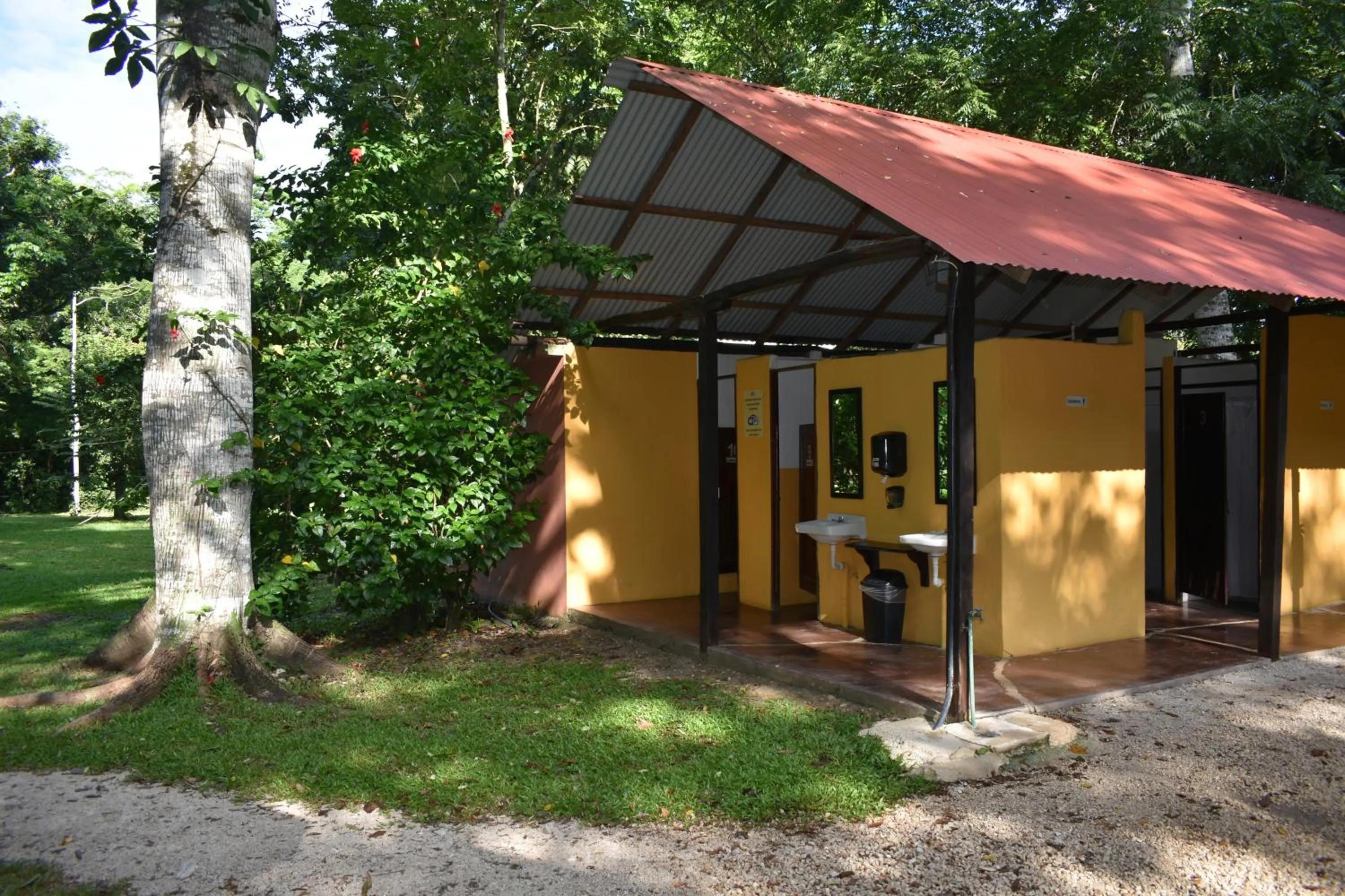 Bathroom in Cabañas Kin Balam Palenque