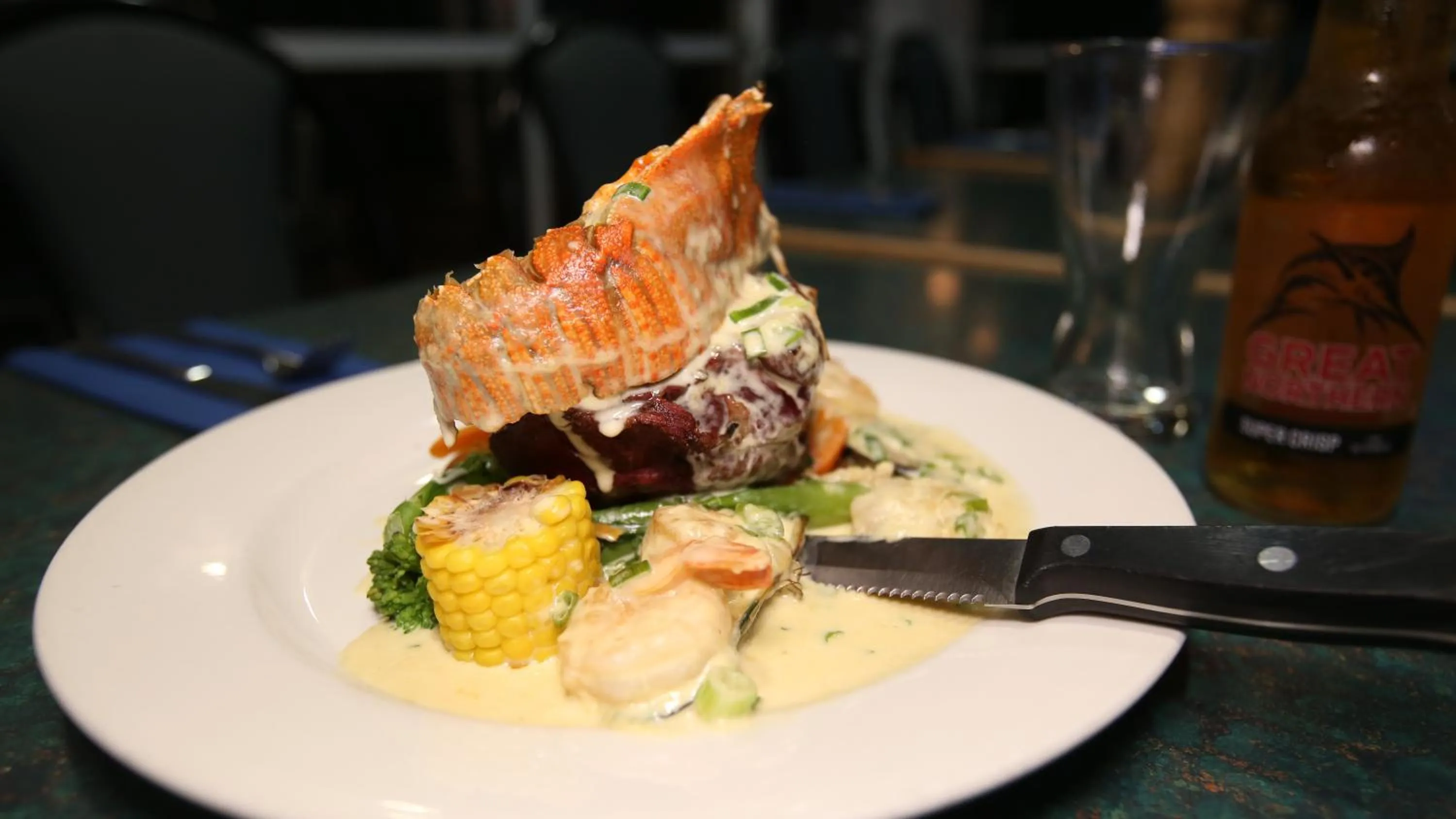 Restaurant/places to eat in Kellys Beach Resort