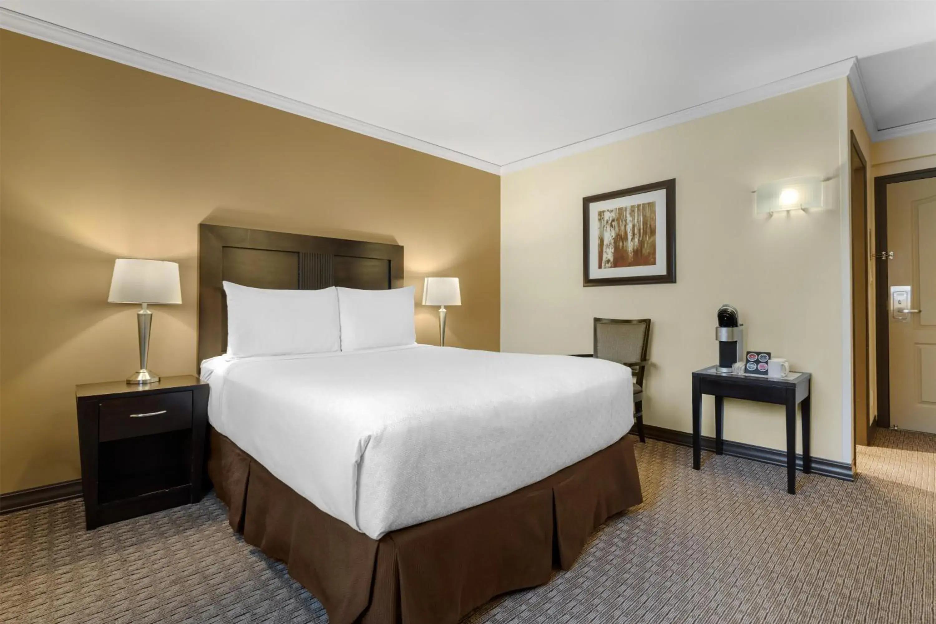 Queen Room - Non-Smoking in Best Western Plus Baker Street Inn Queen Room - Non-Smoking in Best Western Plus Baker Street Inn