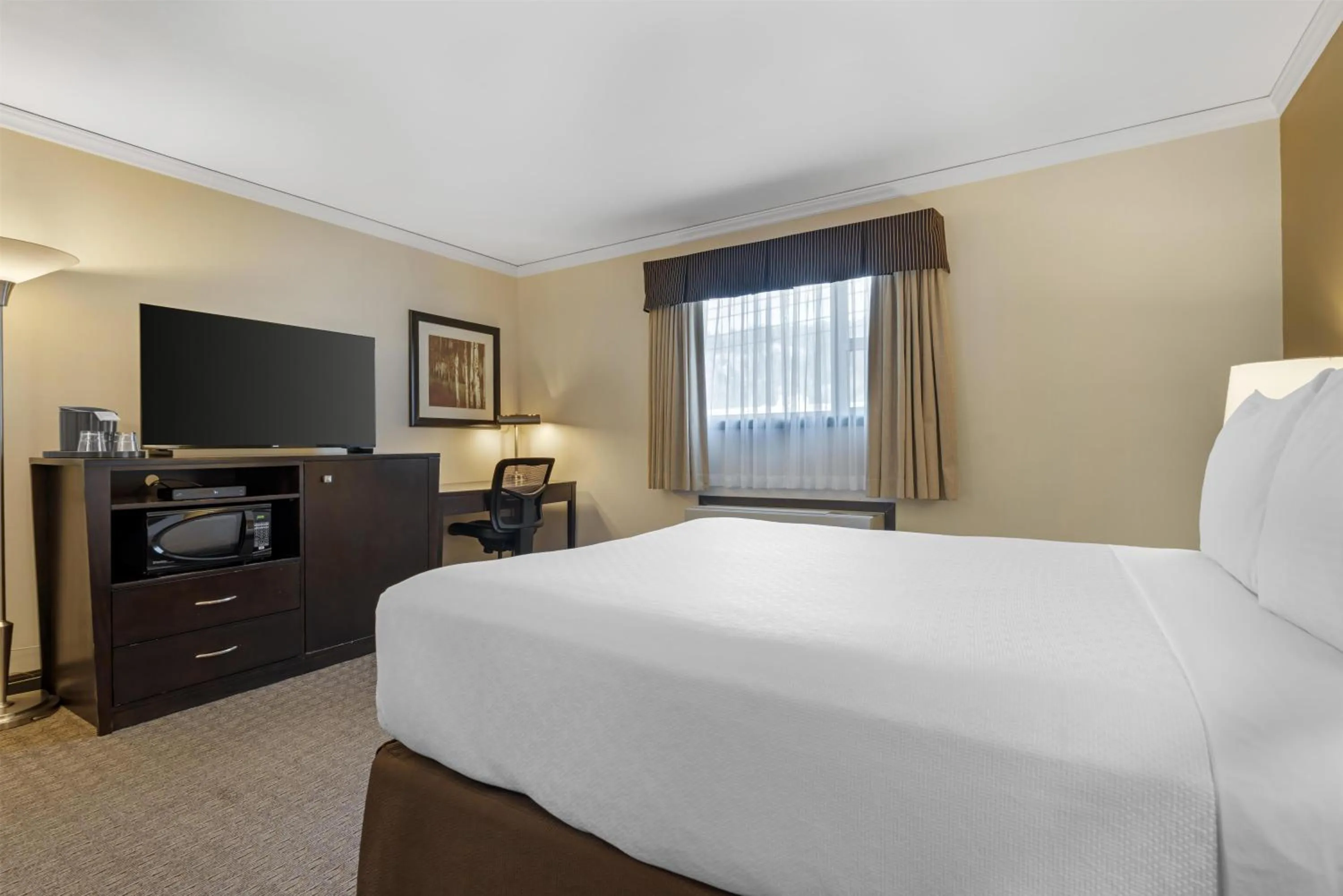 Bedroom, Bed in Best Western Plus Baker Street Inn