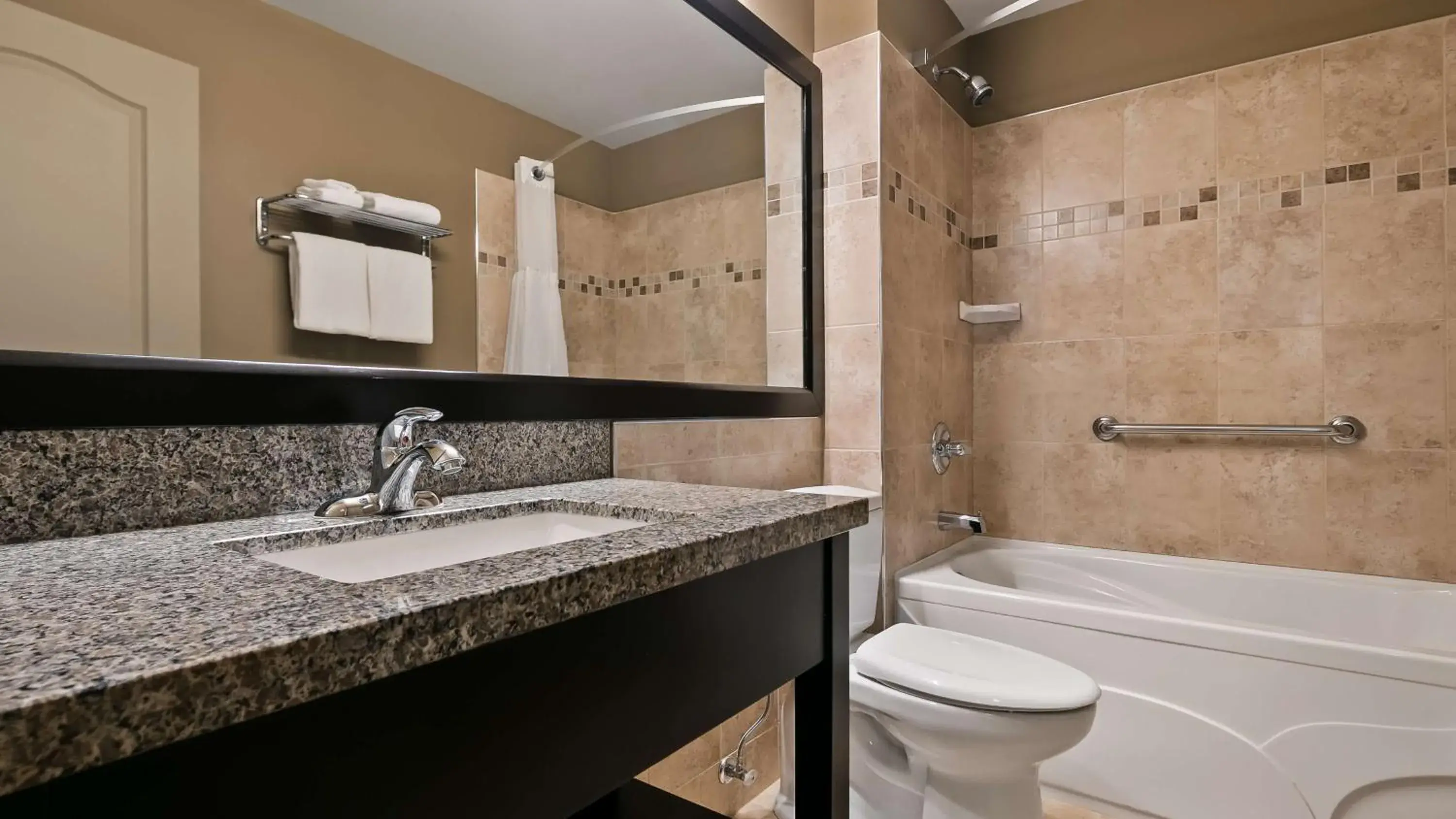 Queen Room with Two Queen Beds - Non-Smoking in Best Western Plus Baker Street Inn Queen Room with Two Queen Beds - Non-Smoking in Best Western Plus Baker Street Inn