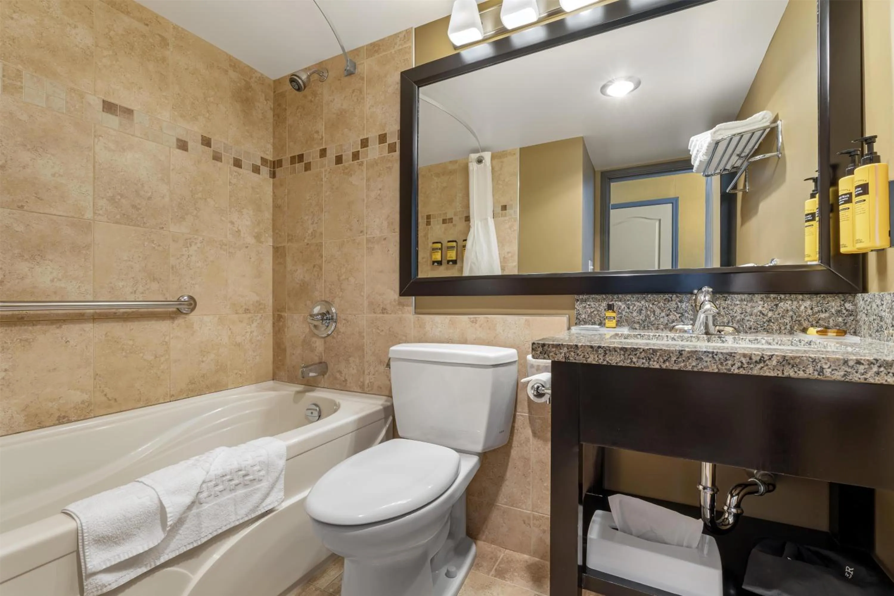 Bathroom in Best Western Plus Baker Street Inn