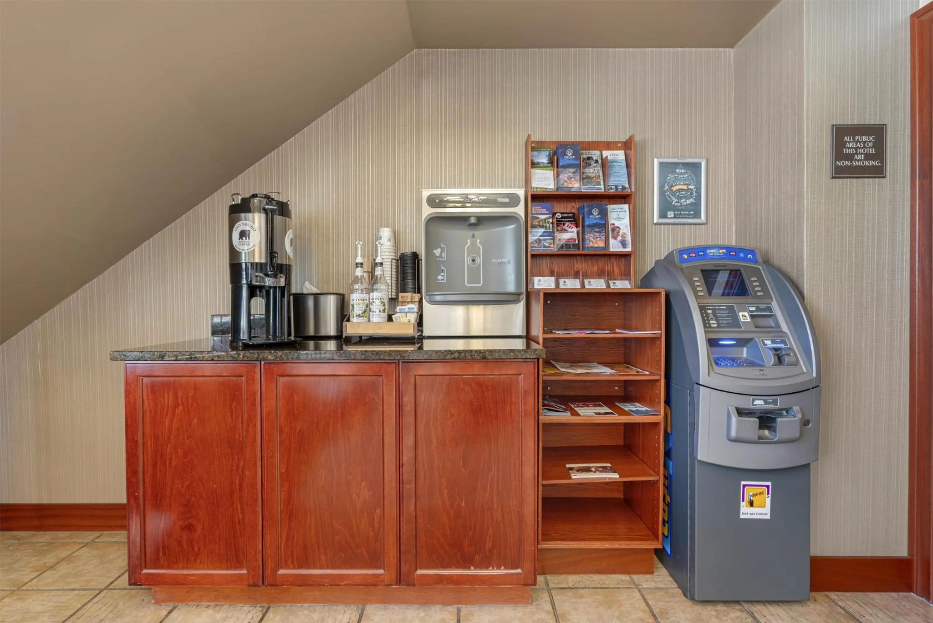 Food and drinks in Best Western Plus Baker Street Inn