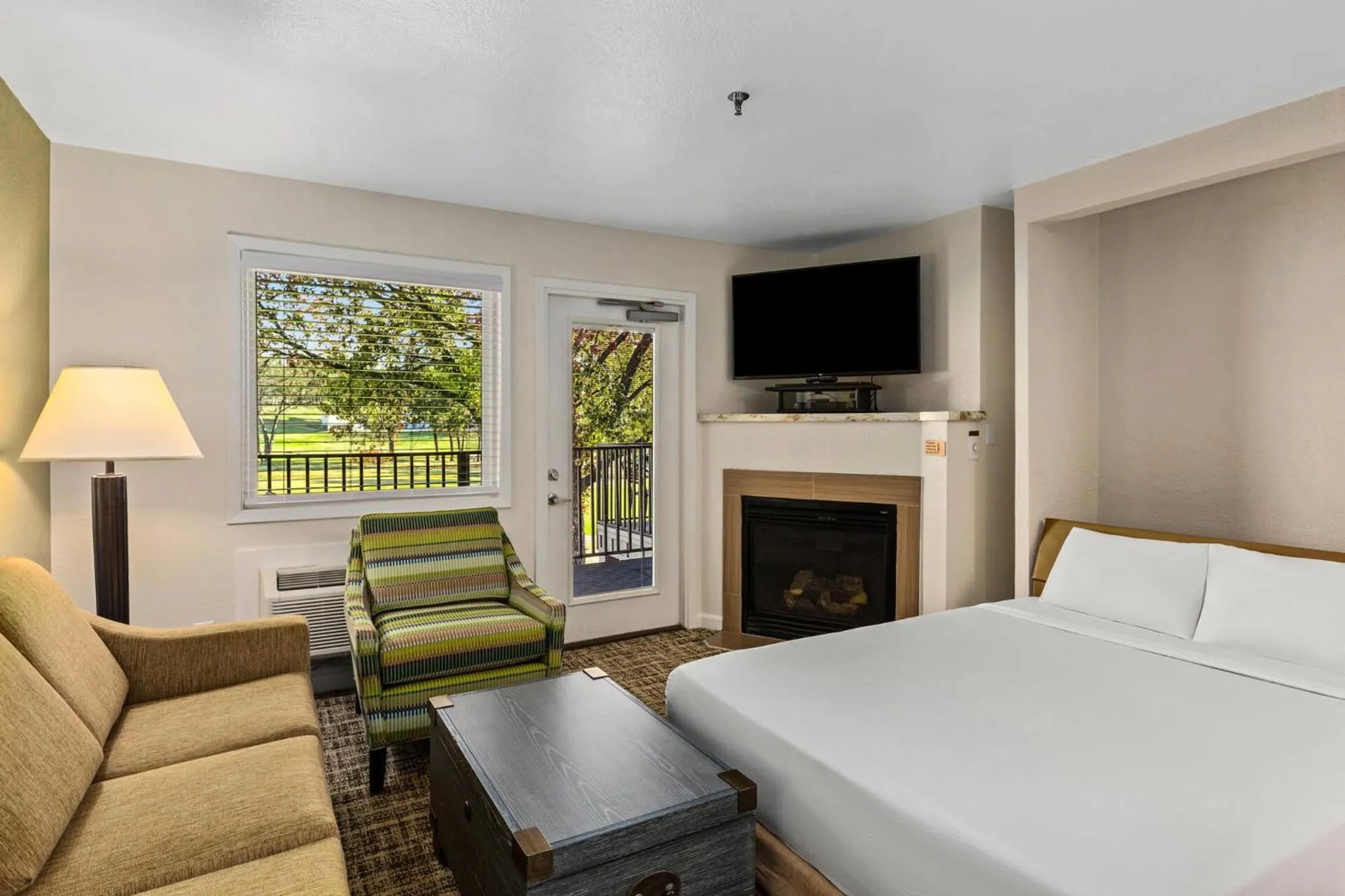 Living room, Bed in WorldMark Grand Lake