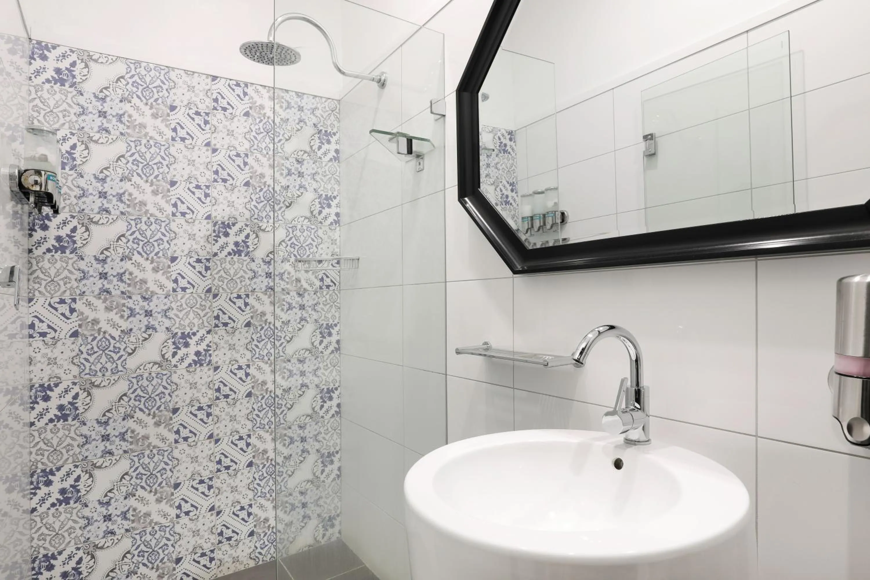 Toilet in Glenferrie Lodge