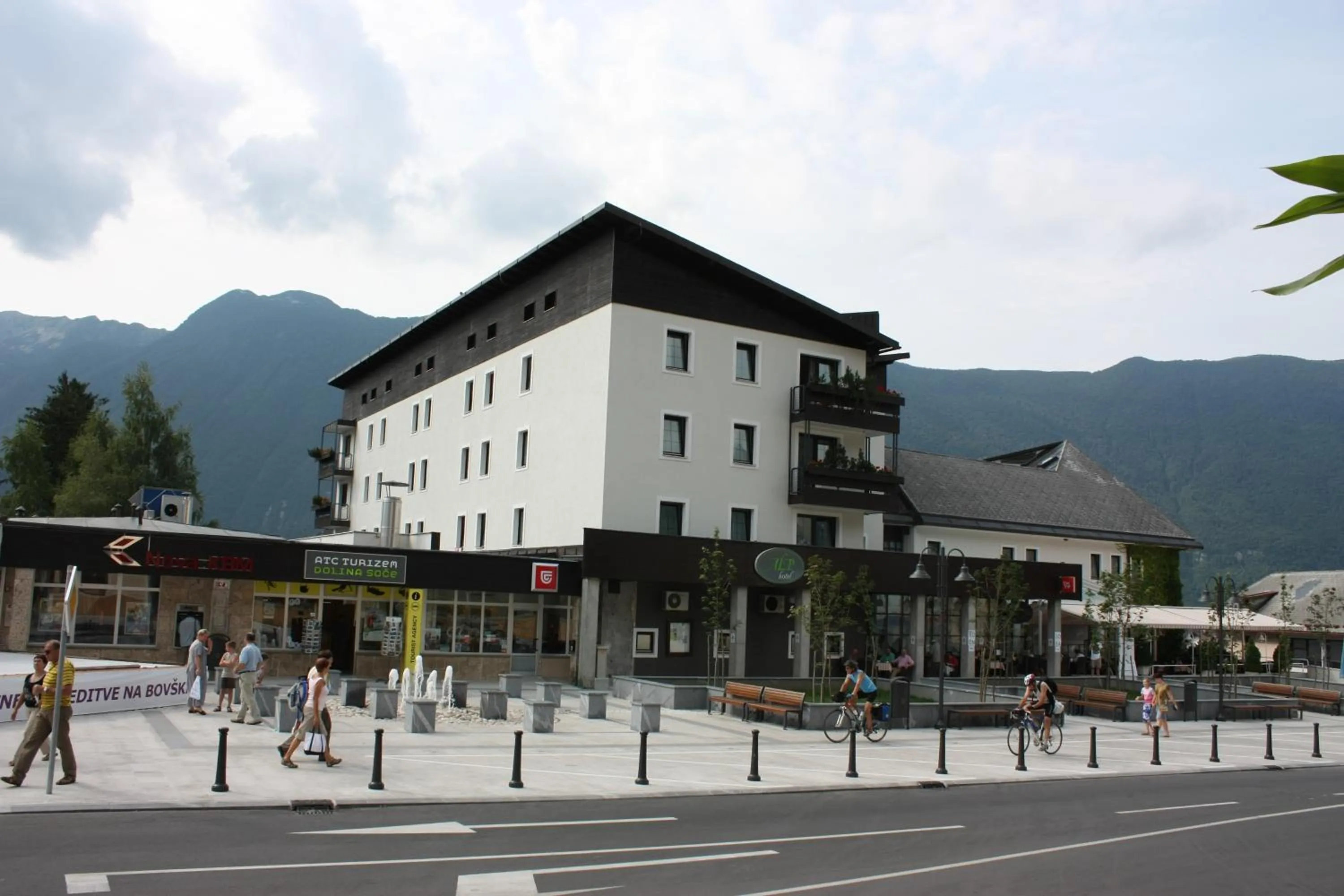 Facade/entrance in Hotel Alp