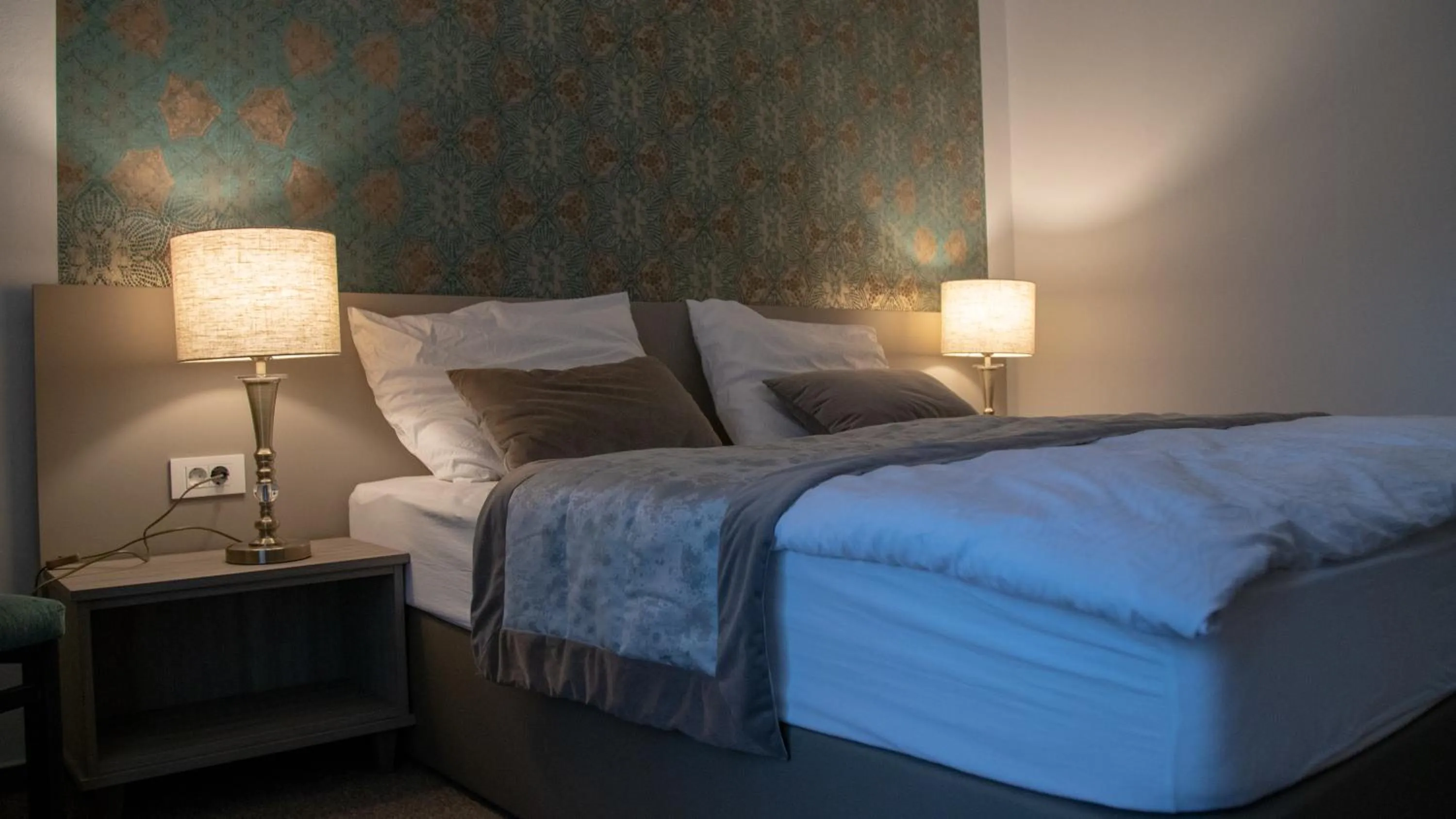 Property building, Bed in Hotel Alp