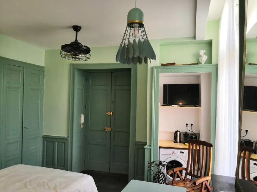 Photo of the whole room, Bed in Cosy Aix