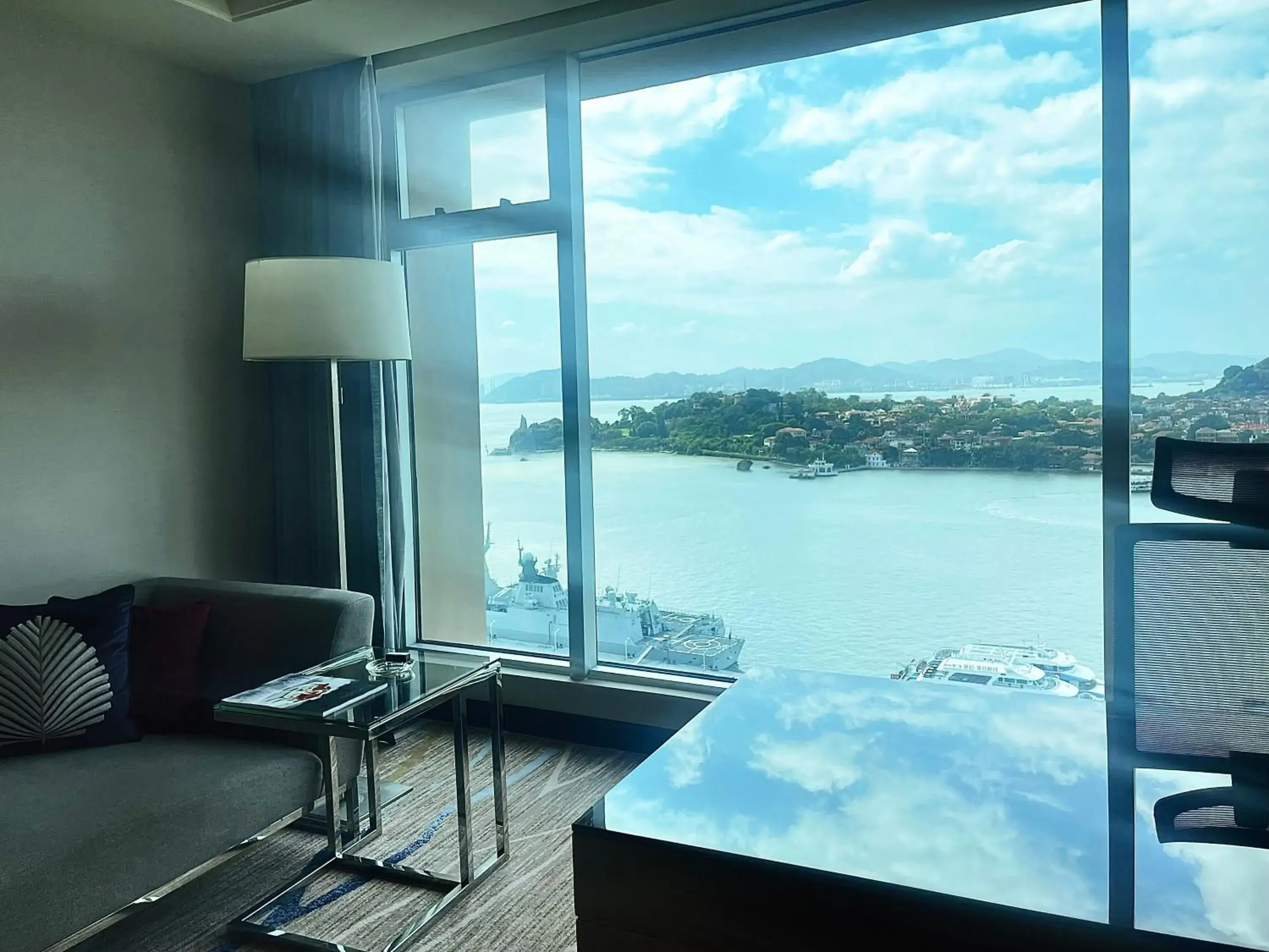 Premium Gulangyu Sea View Twin Room in Swiss Grand Xiamen-Harbour View Premium Gulangyu Sea View Twin Room in Swiss Grand Xiamen-Harbour View