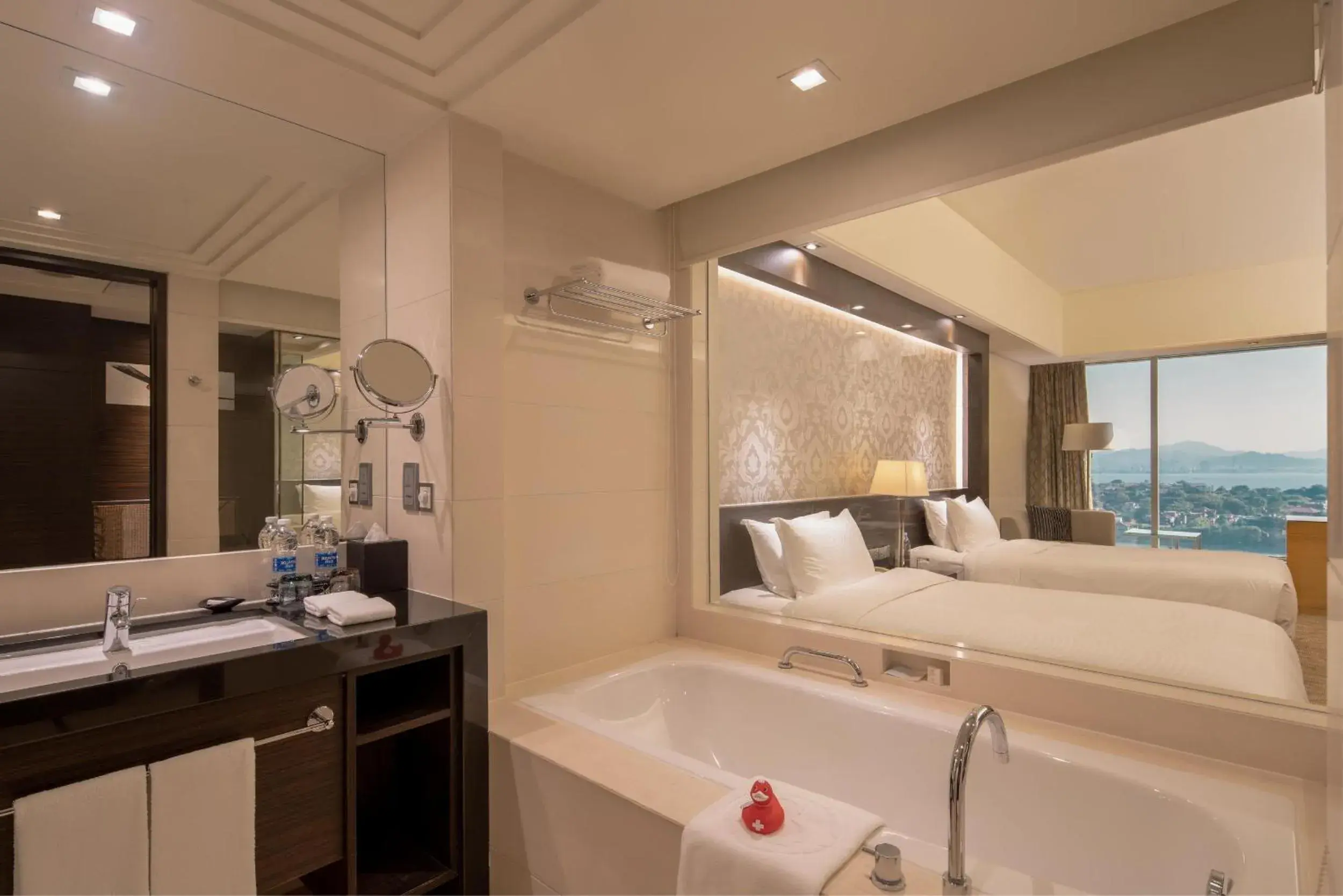 Deluxe Gulangyu Sea View Twin Room in Swiss Grand Xiamen-Harbour View Deluxe Gulangyu Sea View Twin Room in Swiss Grand Xiamen-Harbour View