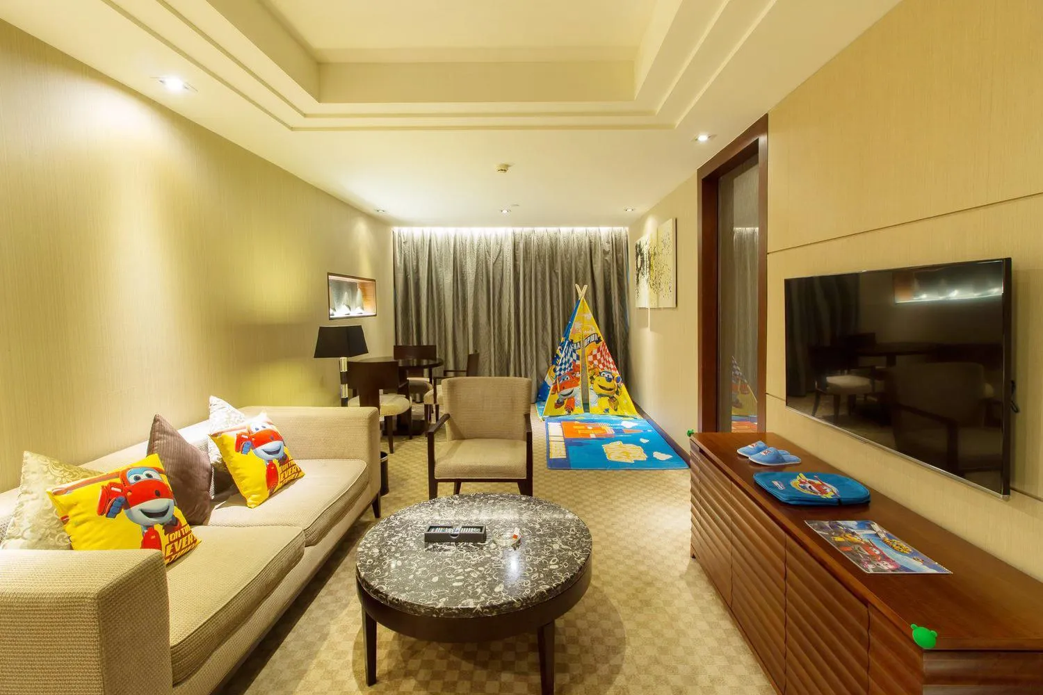 Living room, Bed in Swiss Grand Xiamen