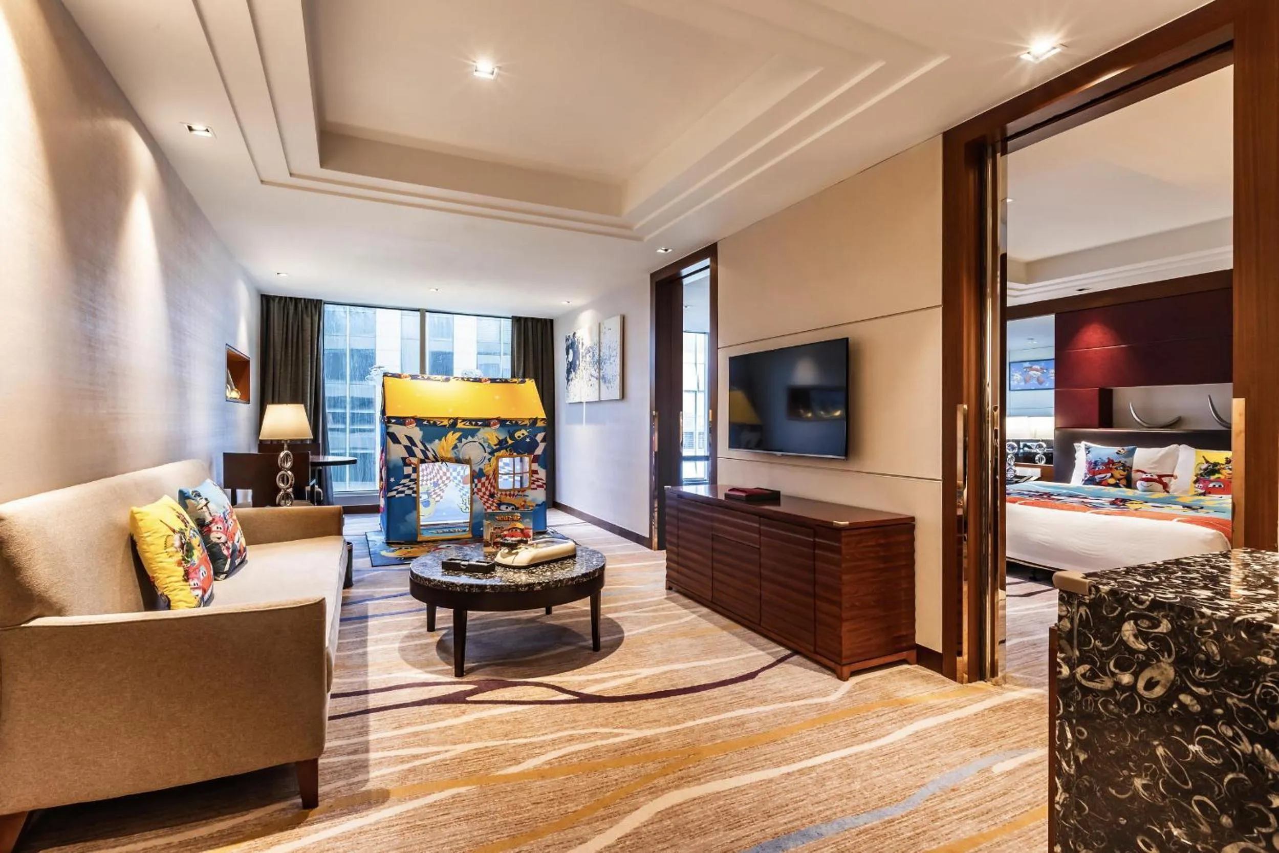 Communal lounge/ TV room, Bed in Swiss Grand Xiamen