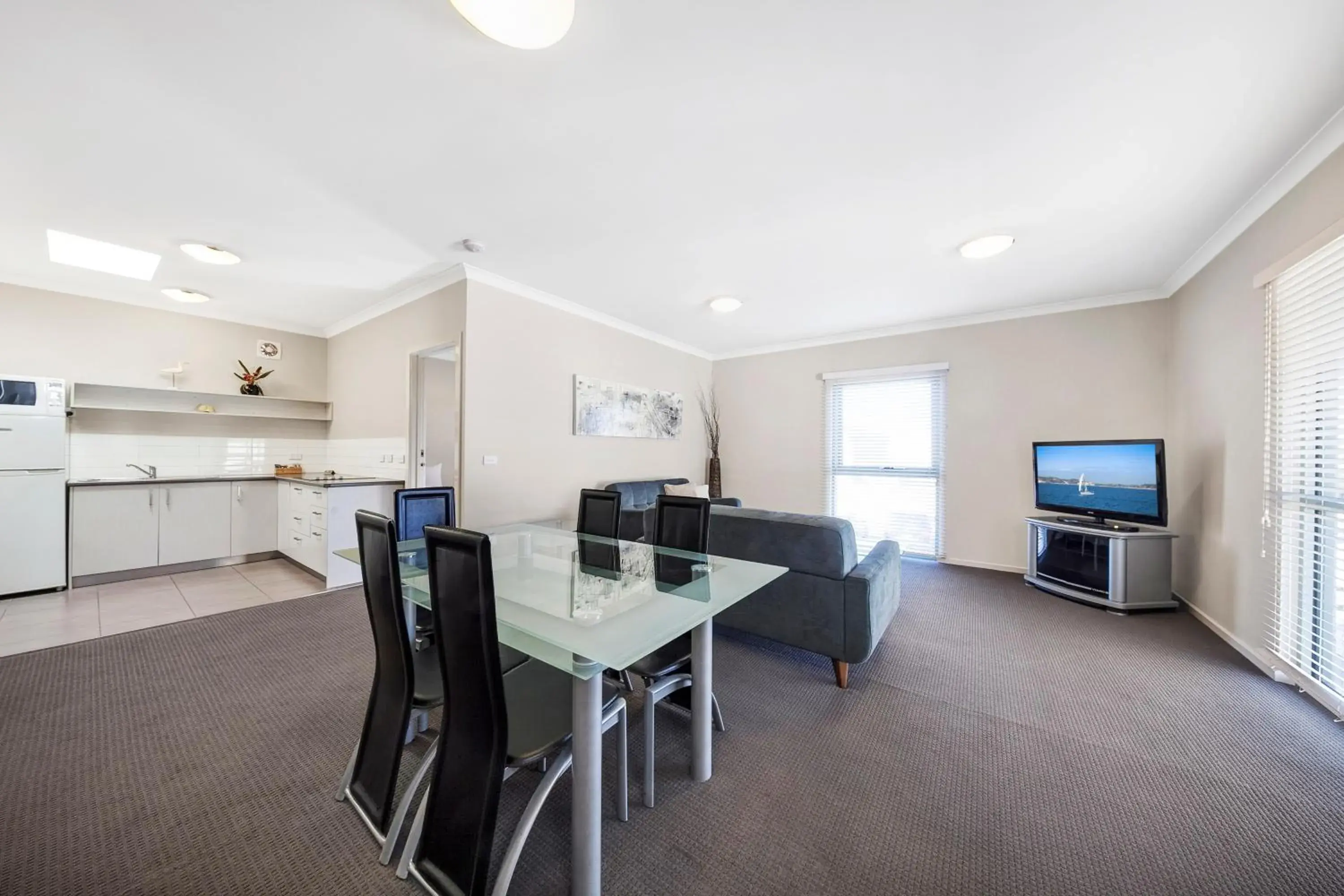 Two-Bedroom Apartment in Moonlight Bay Apartments Two-Bedroom Apartment in Moonlight Bay Apartments