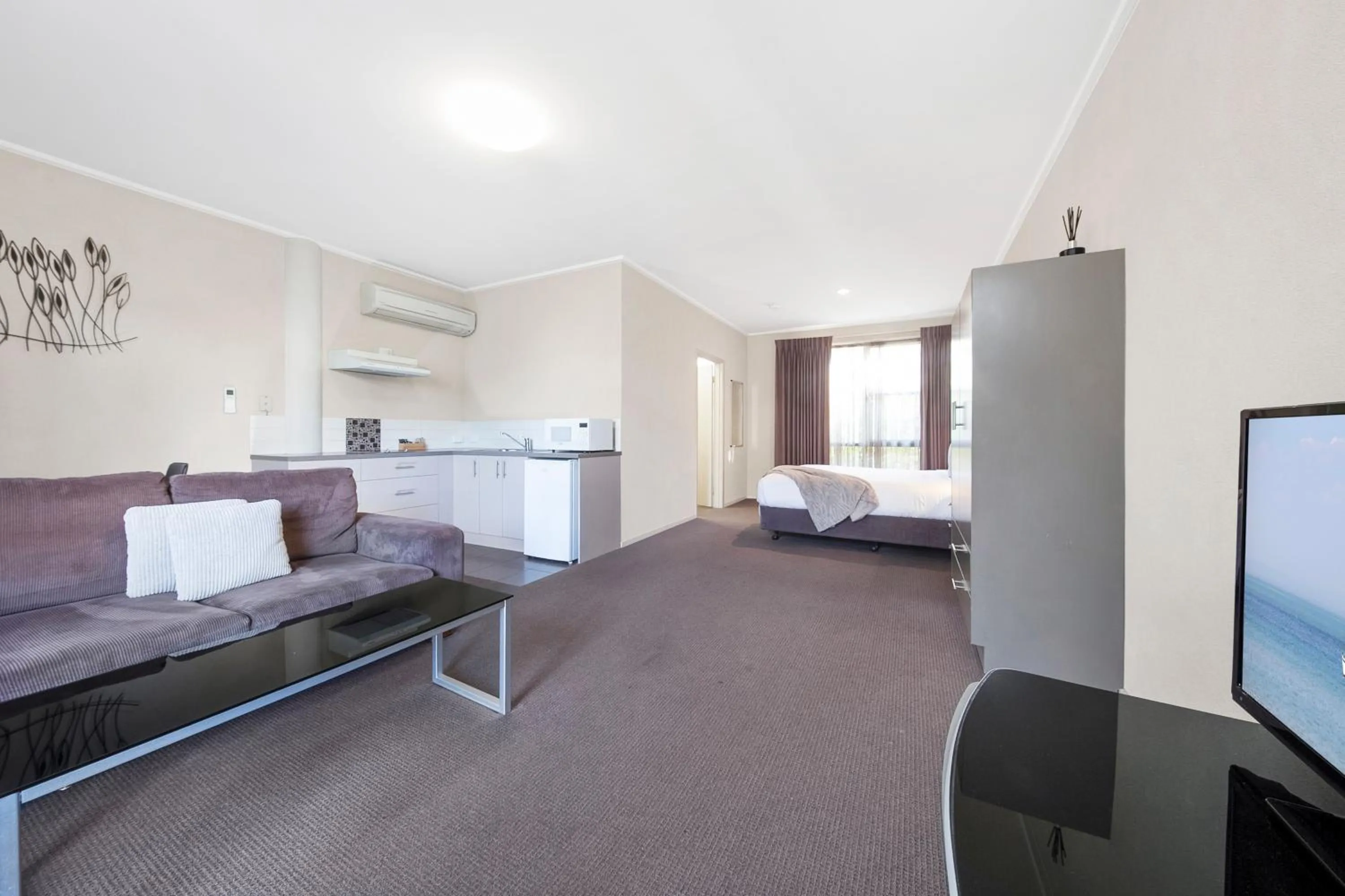 Bed in Moonlight Bay Apartments