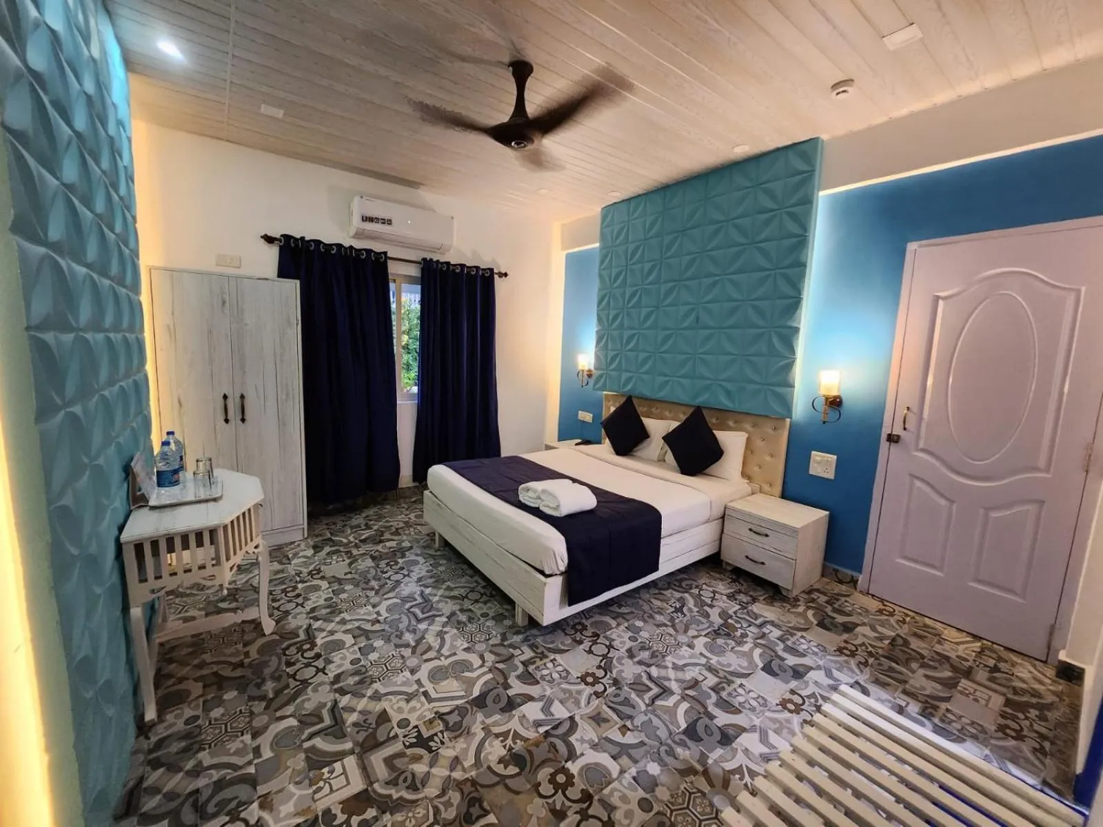 Bedroom, Bed in Paradise Village Beach Resort