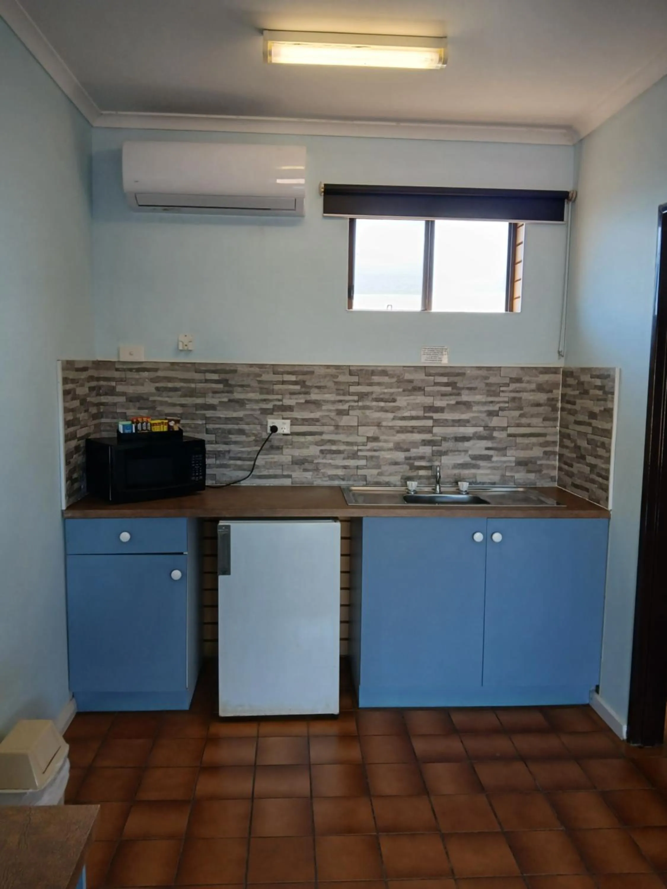 Kitchen or kitchenette in Birch Motel Tocumwal Previously Known as Kanimbla Motor Inn