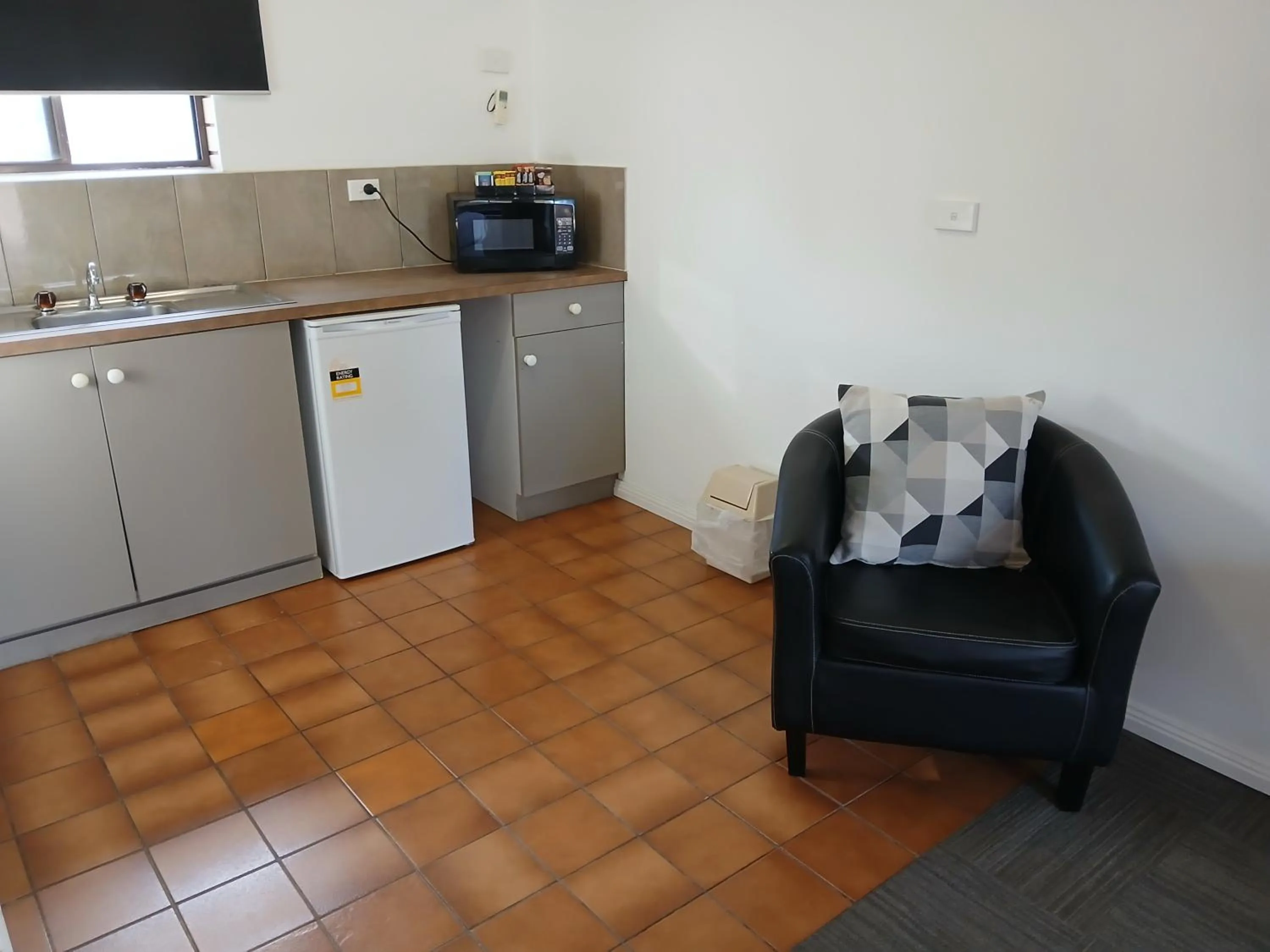 Kitchen or kitchenette in Birch Motel Tocumwal Previously Known as Kanimbla Motor Inn