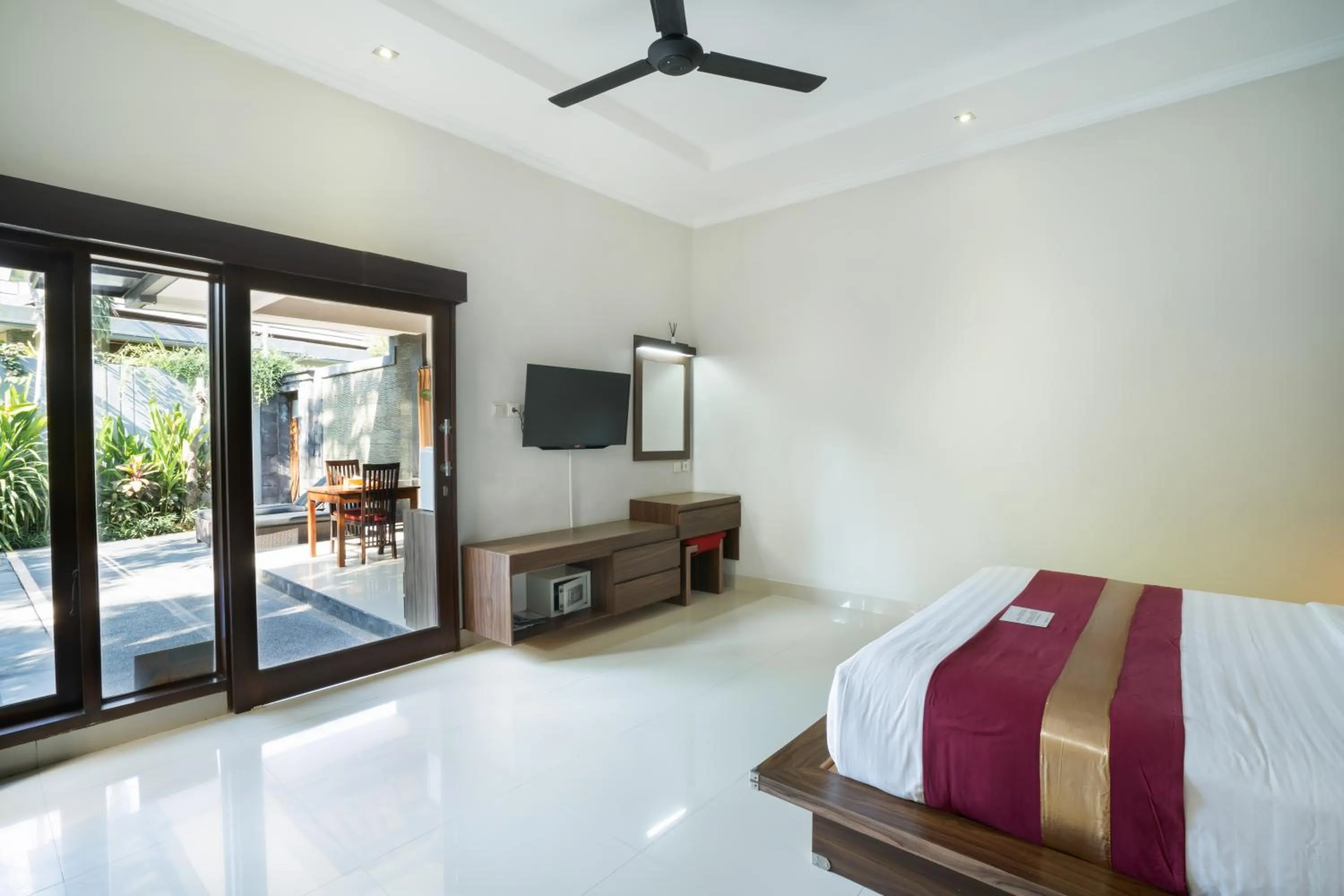 TV and multimedia, Bed in Samaja Beachside Villas