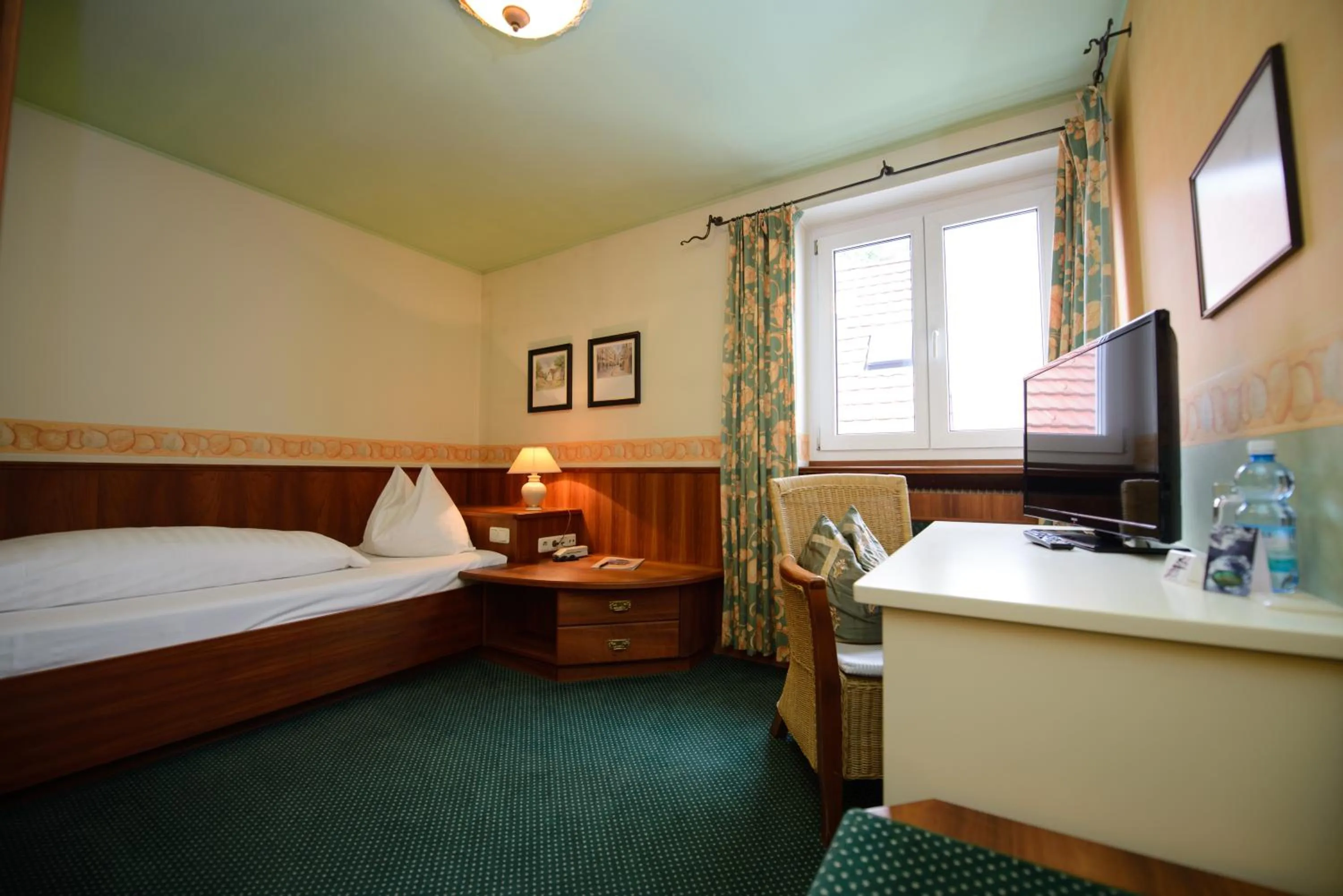 Bedroom, Bed in Gasthof Hotel Zweimüller