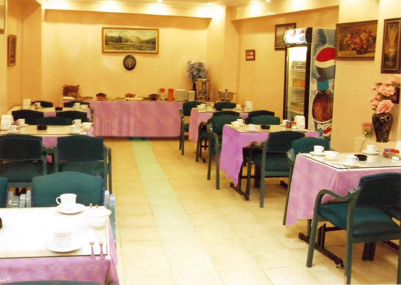 Restaurant/places to eat in Yunus Hotel