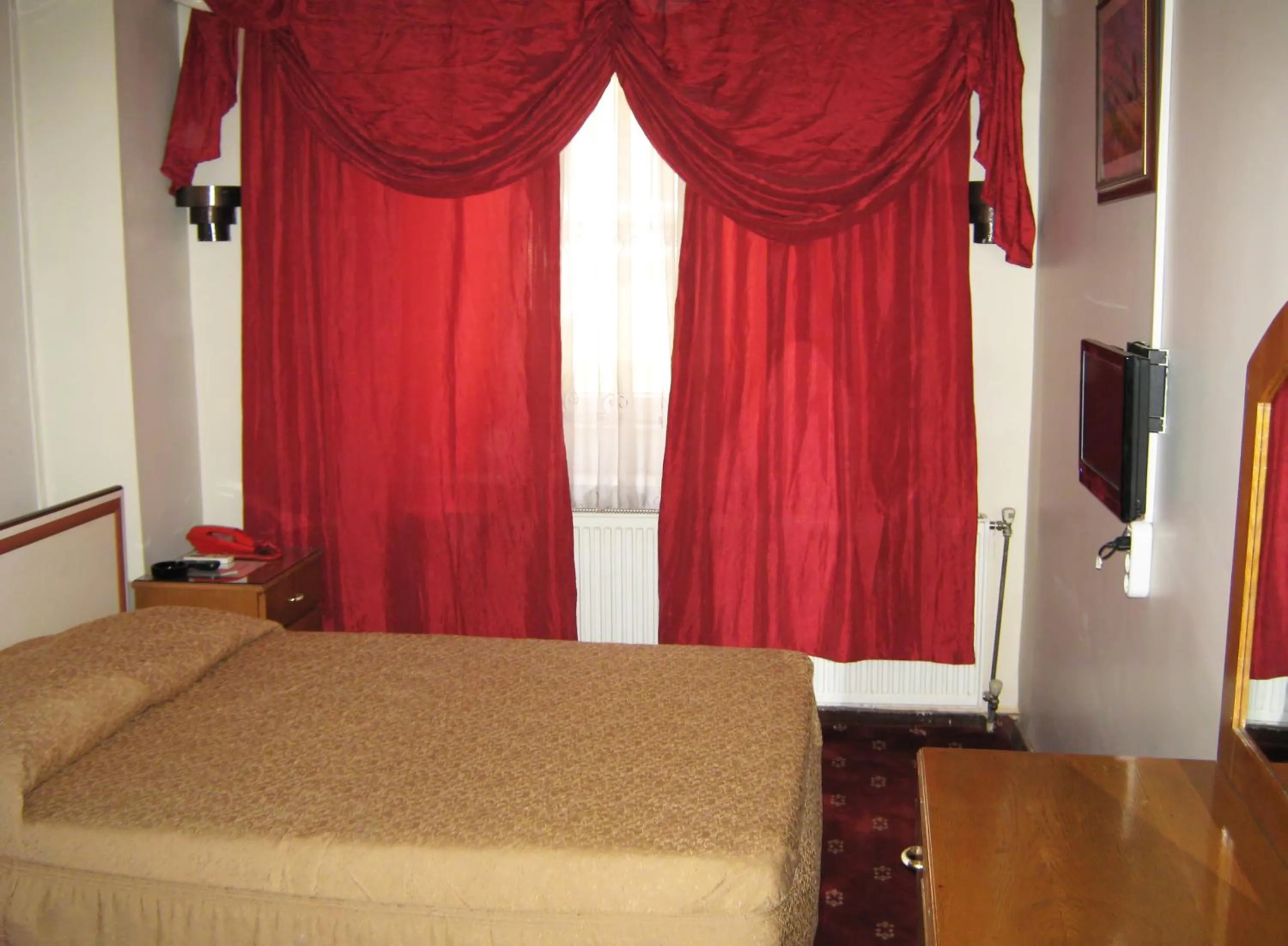 Photo of the whole room, Bed in Yunus Hotel