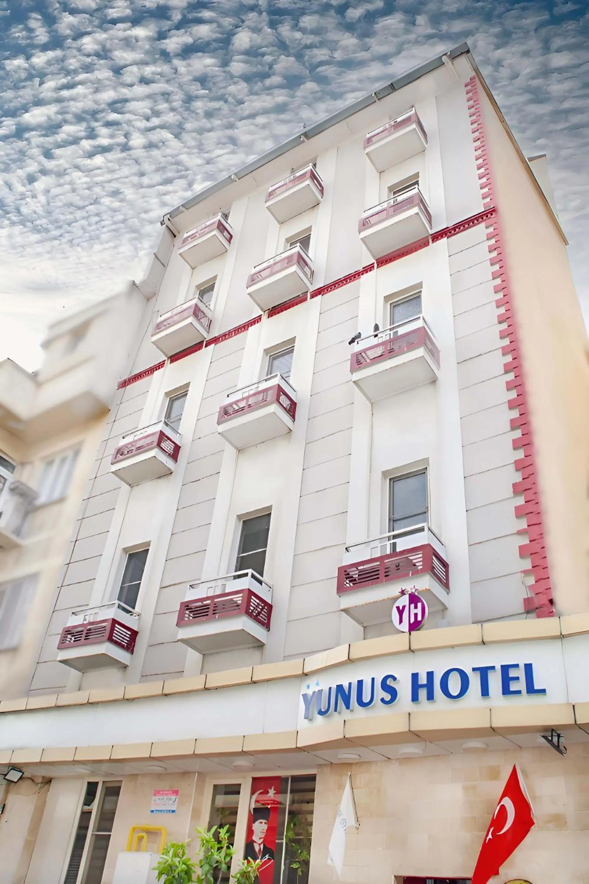Yunus Hotel