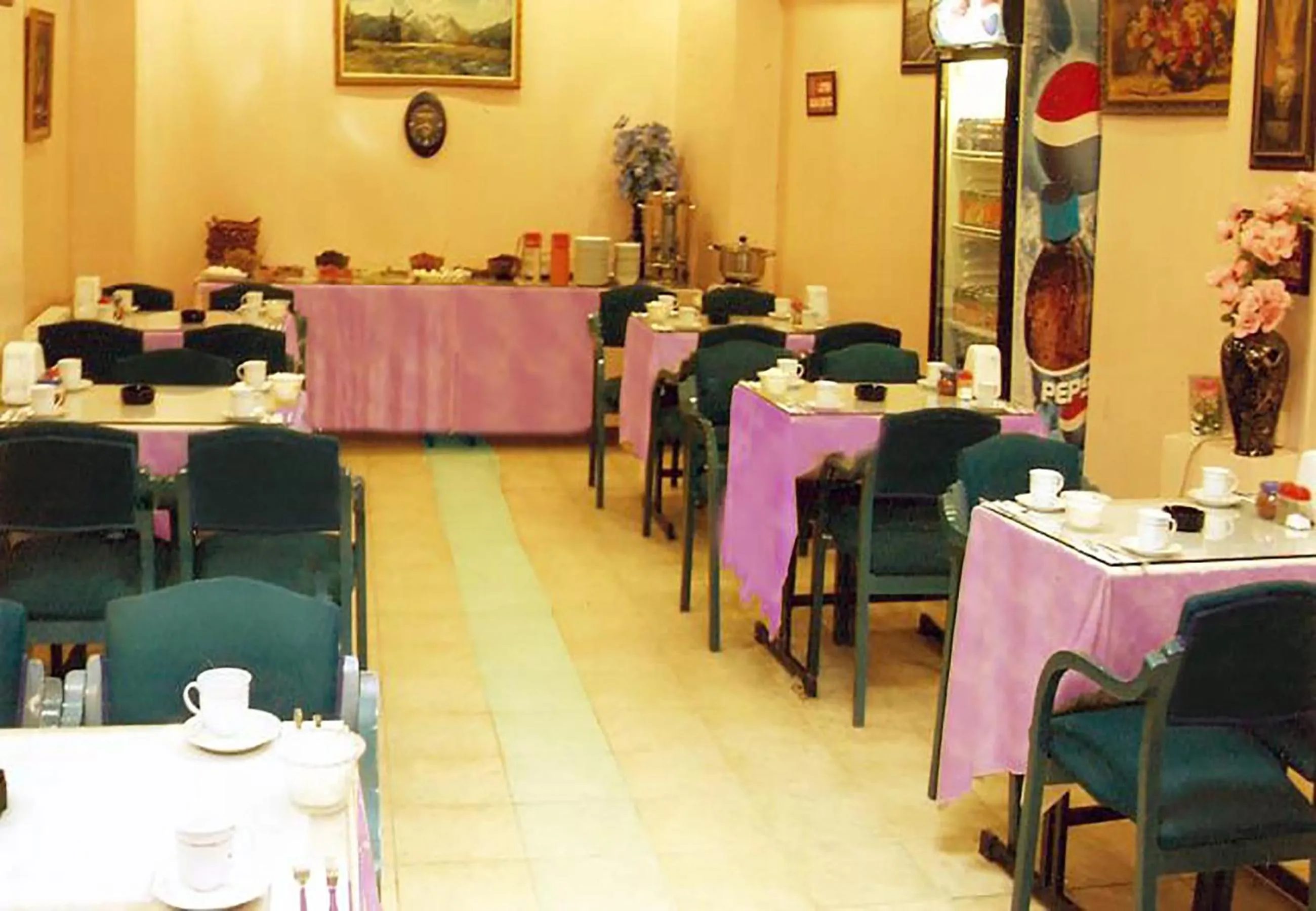Restaurant/places to eat in Yunus Hotel