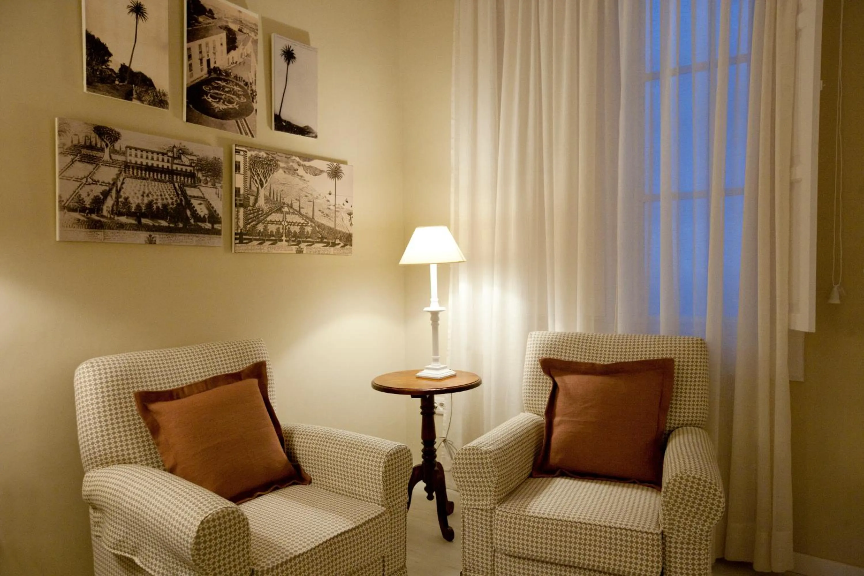 Seating area in Suites de Franchy