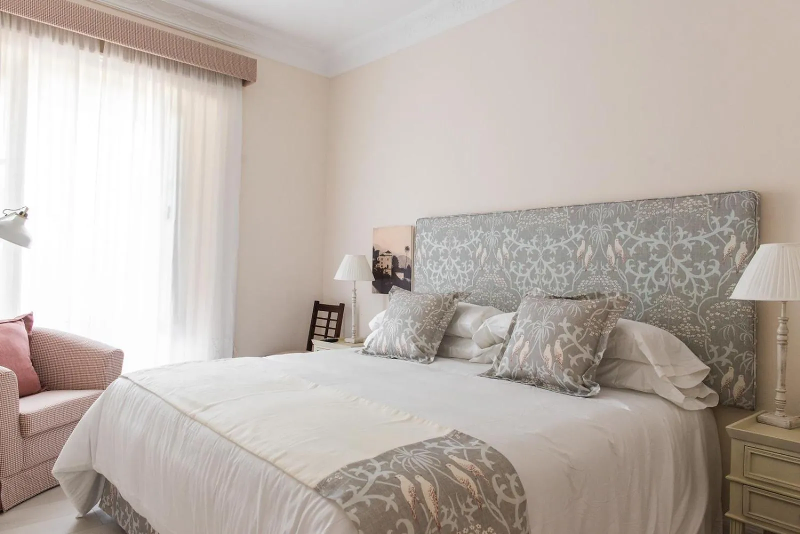 Photo of the whole room, Bed in Suites de Franchy