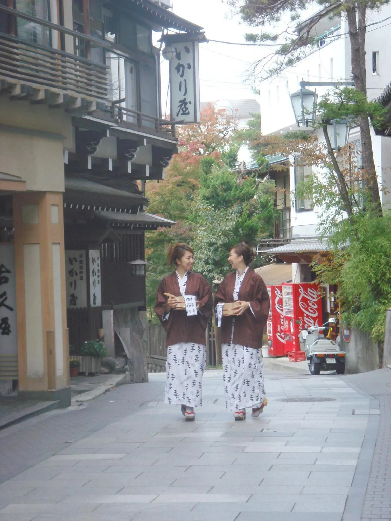 People in Senshinkan Matsuya