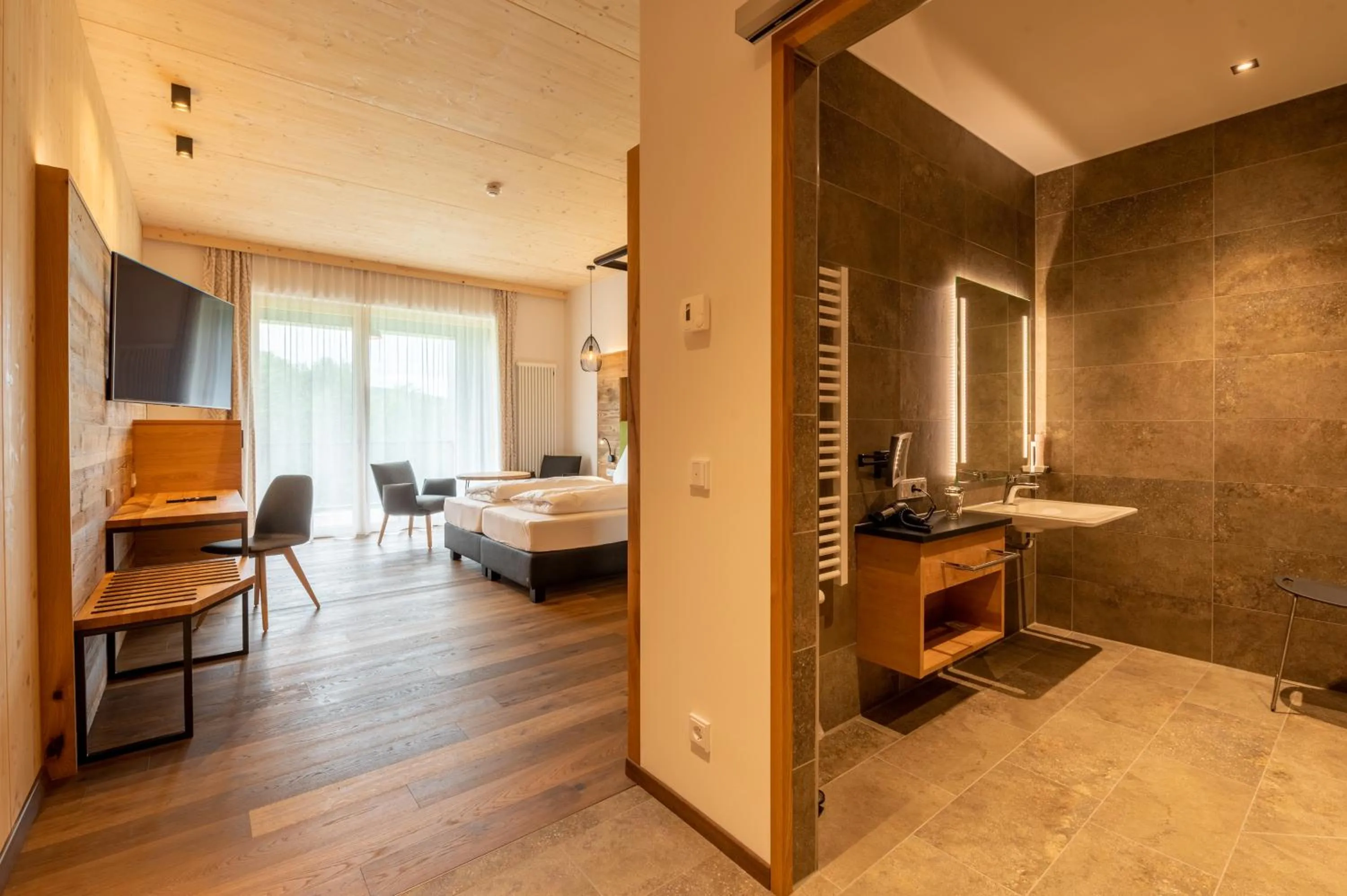 Bathroom, Bed in Landhotel Zum Goldenen Kreuz